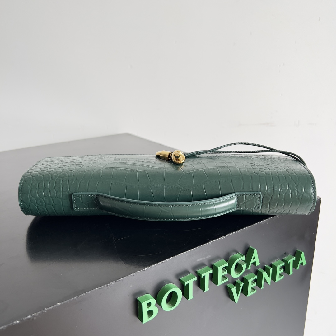 Bottega Veneta Andiamo rare crocodile leather handbag 741511