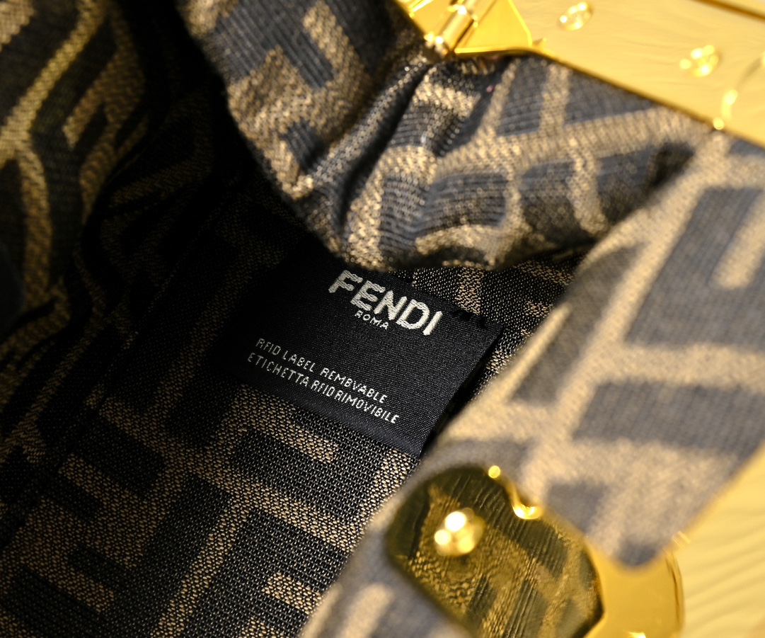 FENDI First Shoulder Bag 80016