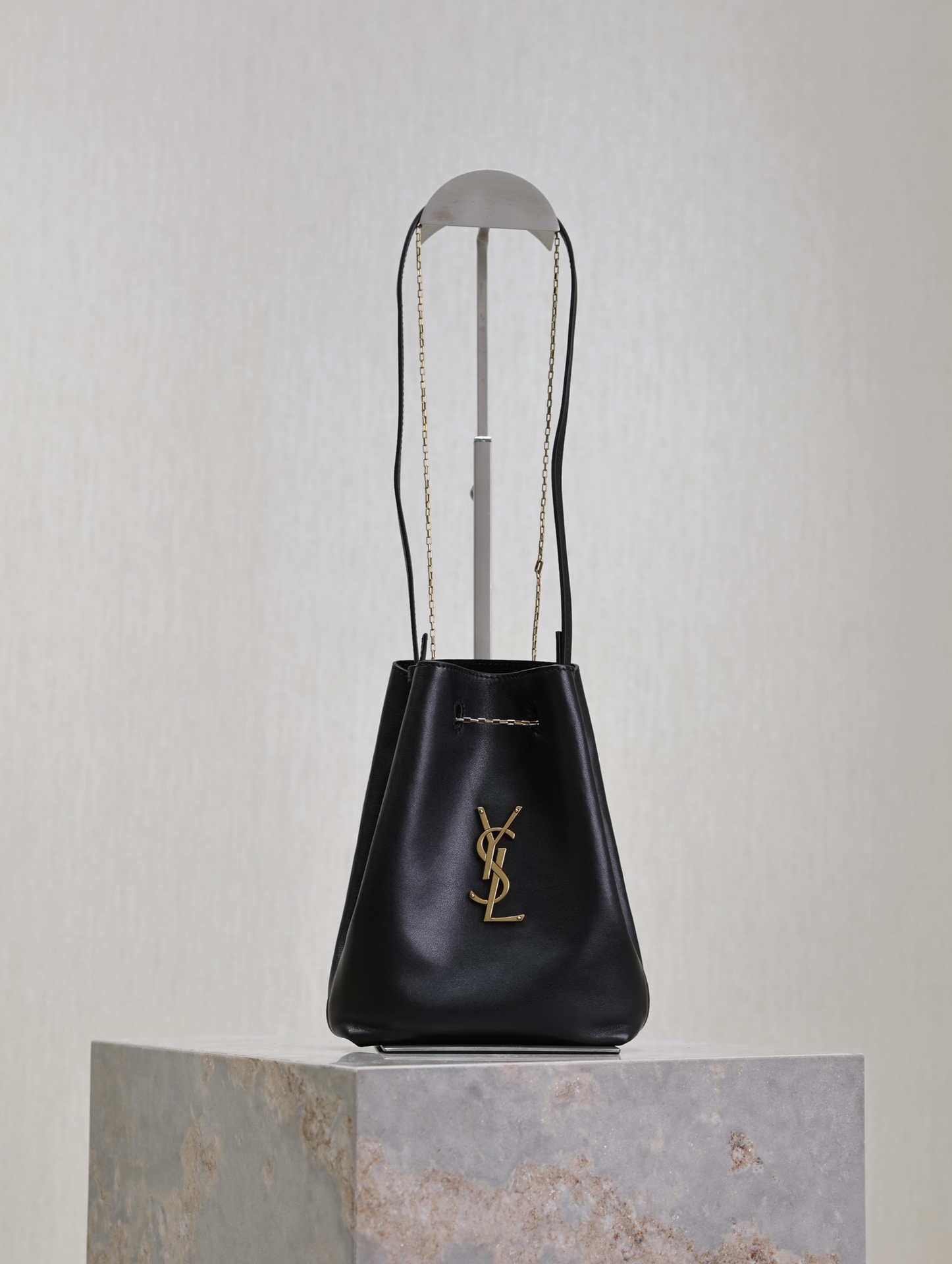 Yves Saint Laurent POCHON bucket bag 801070