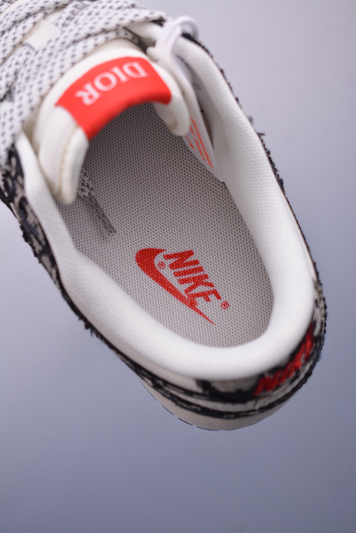 Dior x Nike SB Dunk Low Low-top Sneakers Black and White Print SJ2558-015