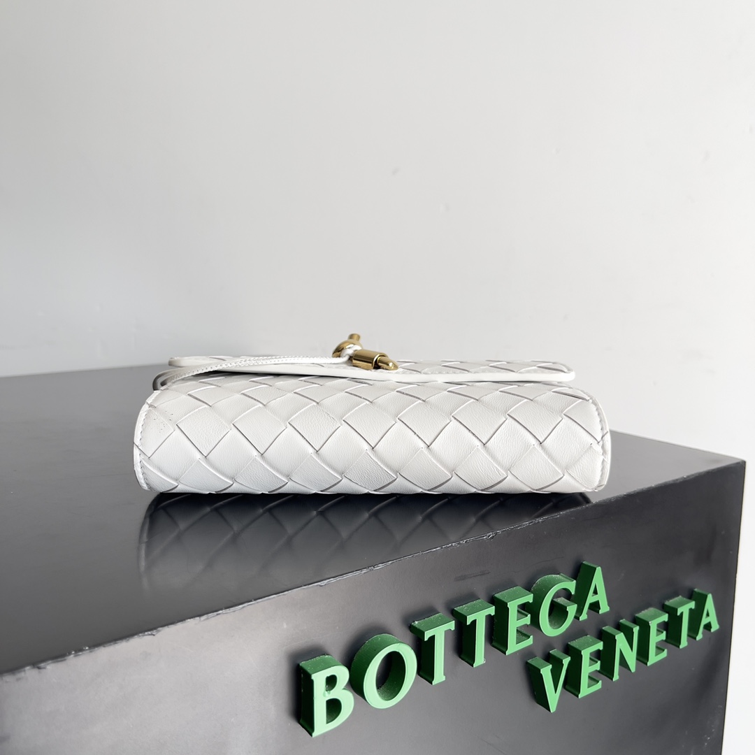 Bottega Veneta Andiamo Clutch Wallet 741504