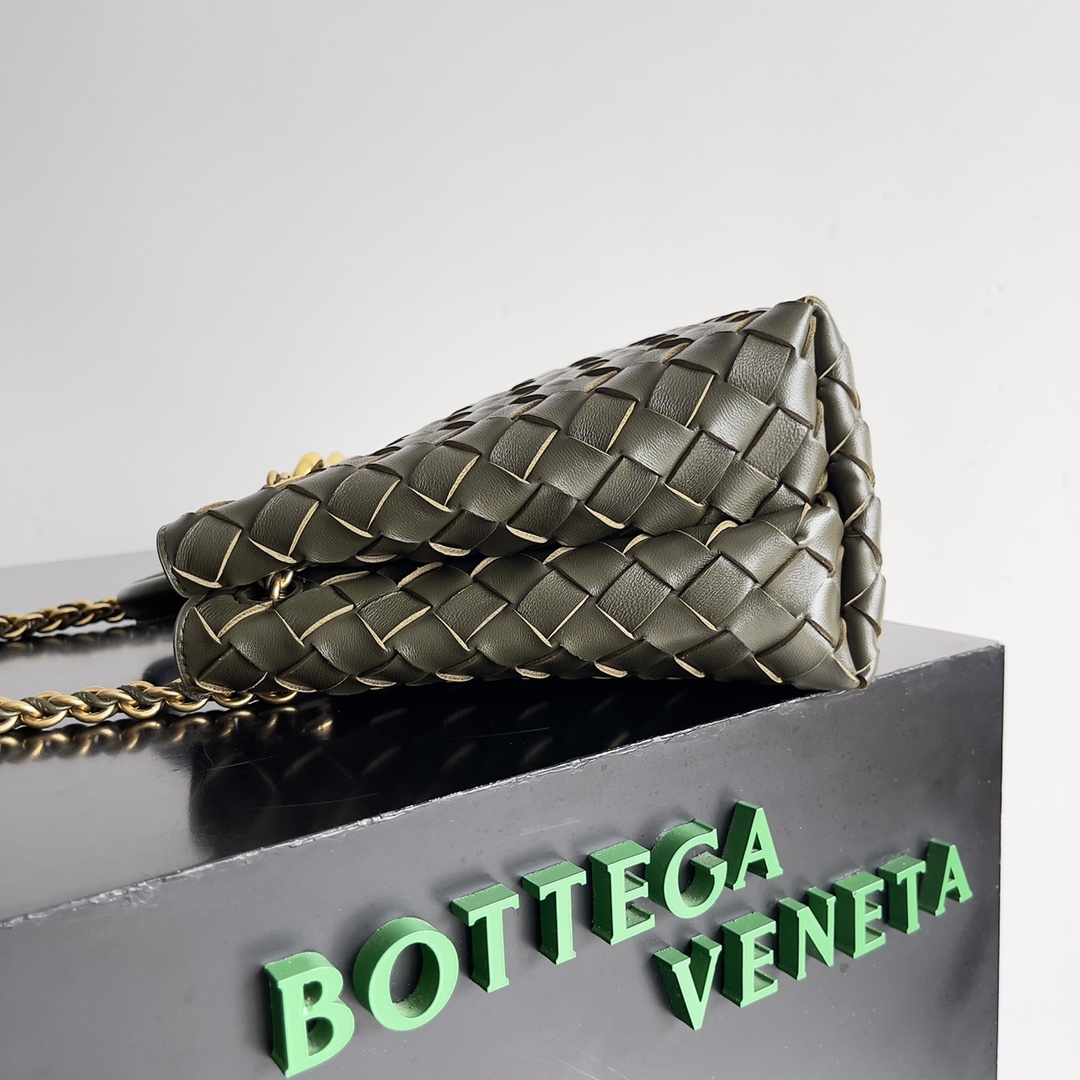 Bottega Veneta ANDIAMO Small Chain Bag 786008