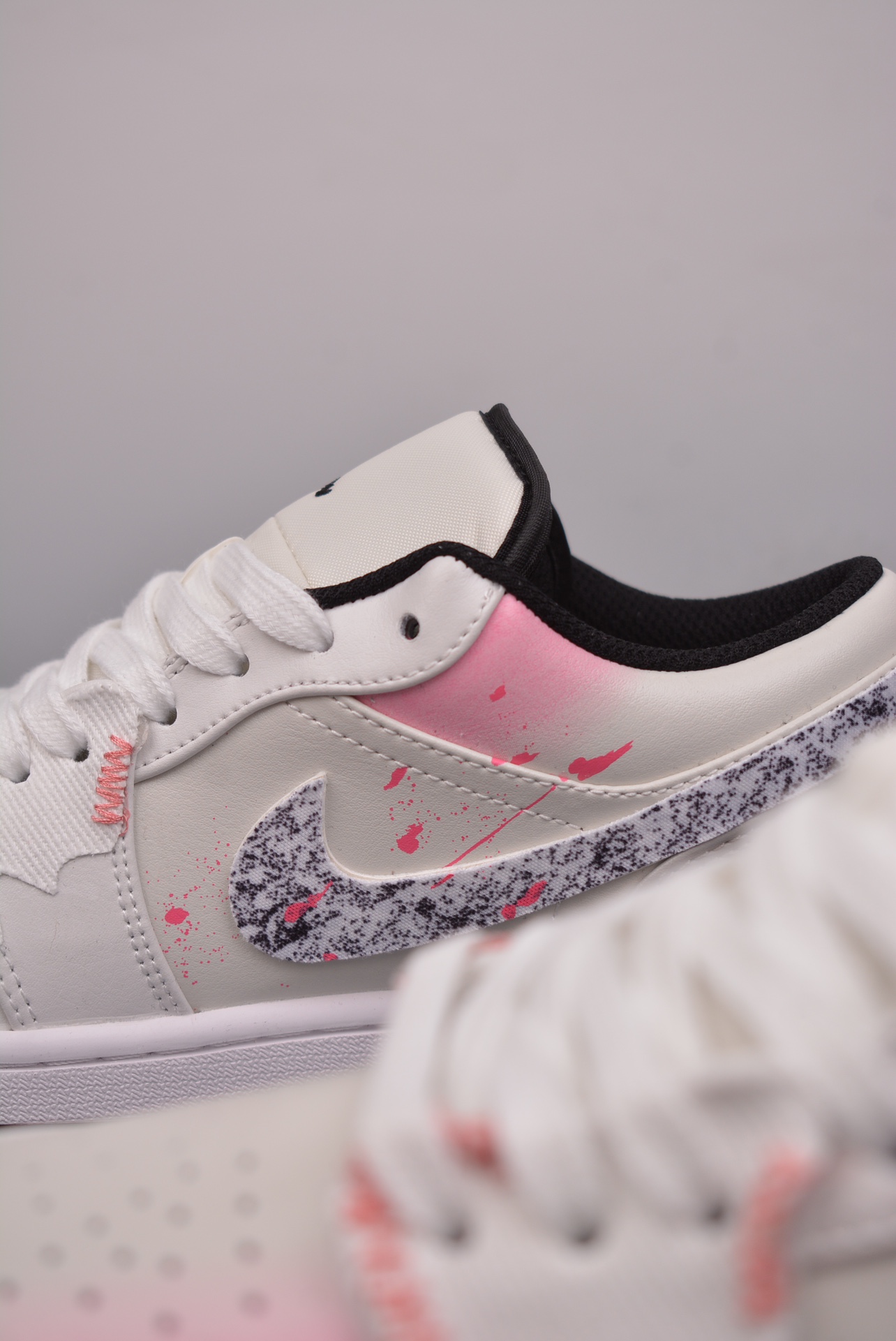 Nike Air Jordan 1 Low Fireworks Glow White Powder Graffiti 553558-132