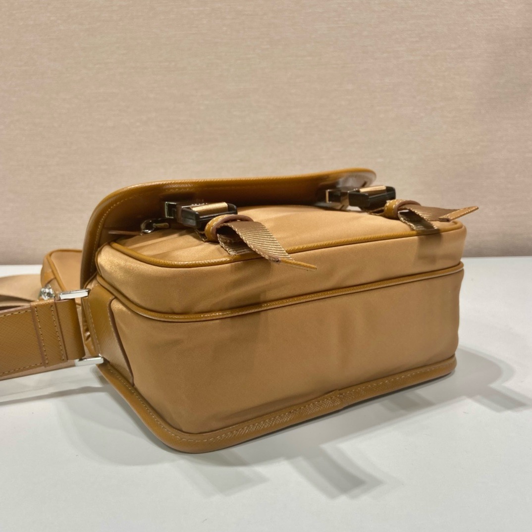 Prada 3 in 1 messenger bag 2VD034
