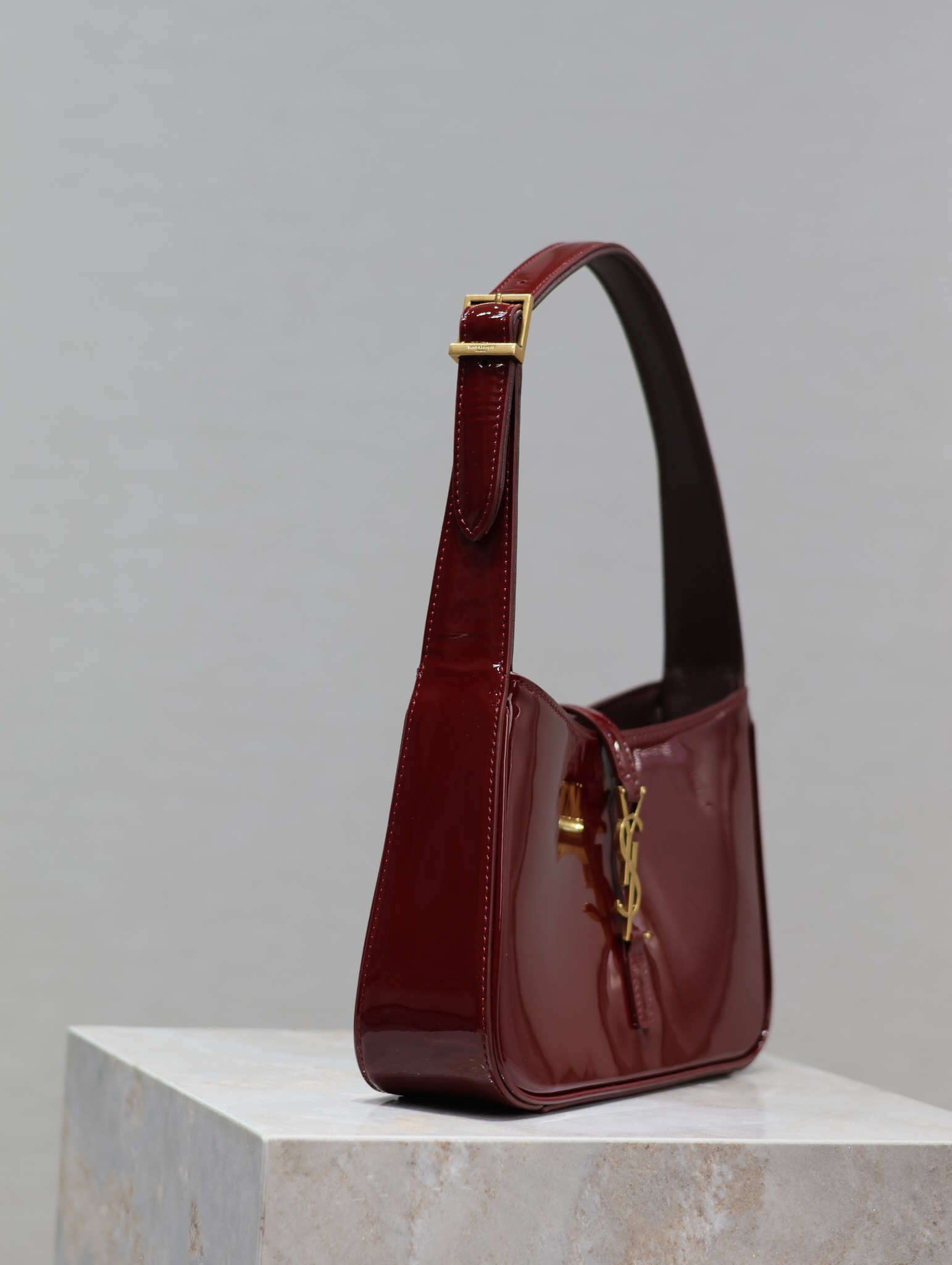 Yves Saint Laurent Le5A7 Bag 657228