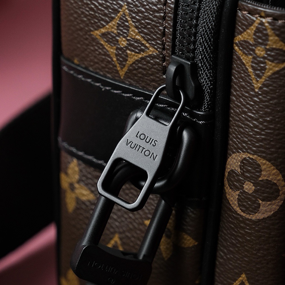 Louis Vuitton S LOCK messenger bag M45806