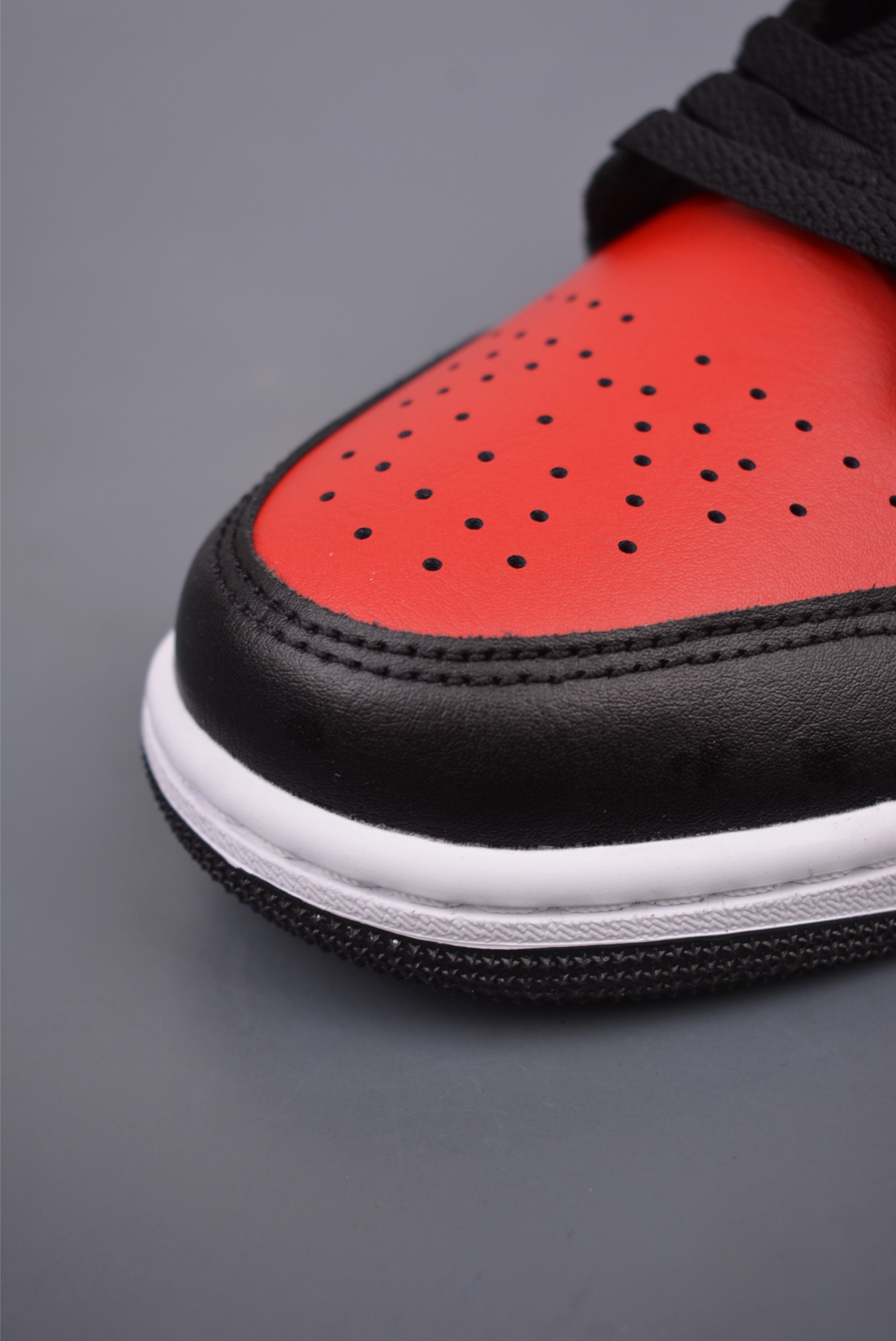 Nike Wmns Air Jordan 1 Low GS Black Red Toe 553558-067