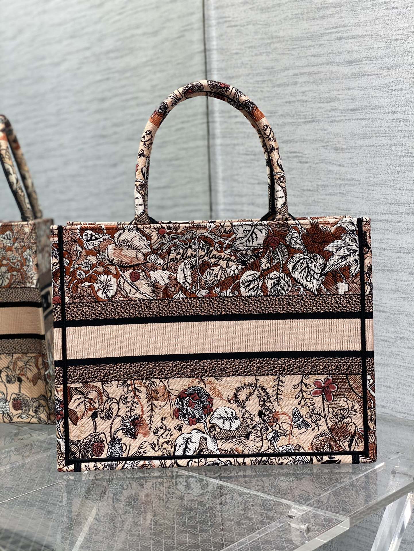 Dior embroidered tote bag medium