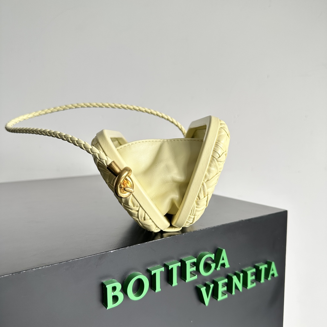 Bottega Veneta Knot woven evening bag 717623