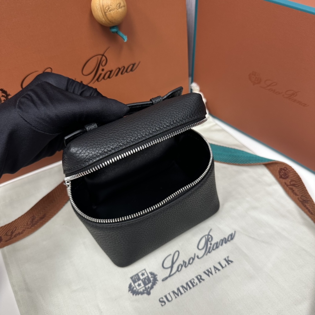 Loro Piana Lextra pocket bag
