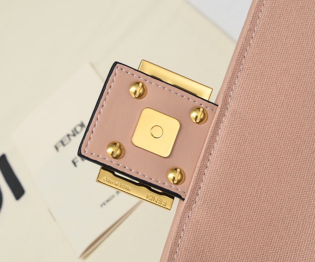 FENDI Baguette Shoulder Bag 1002