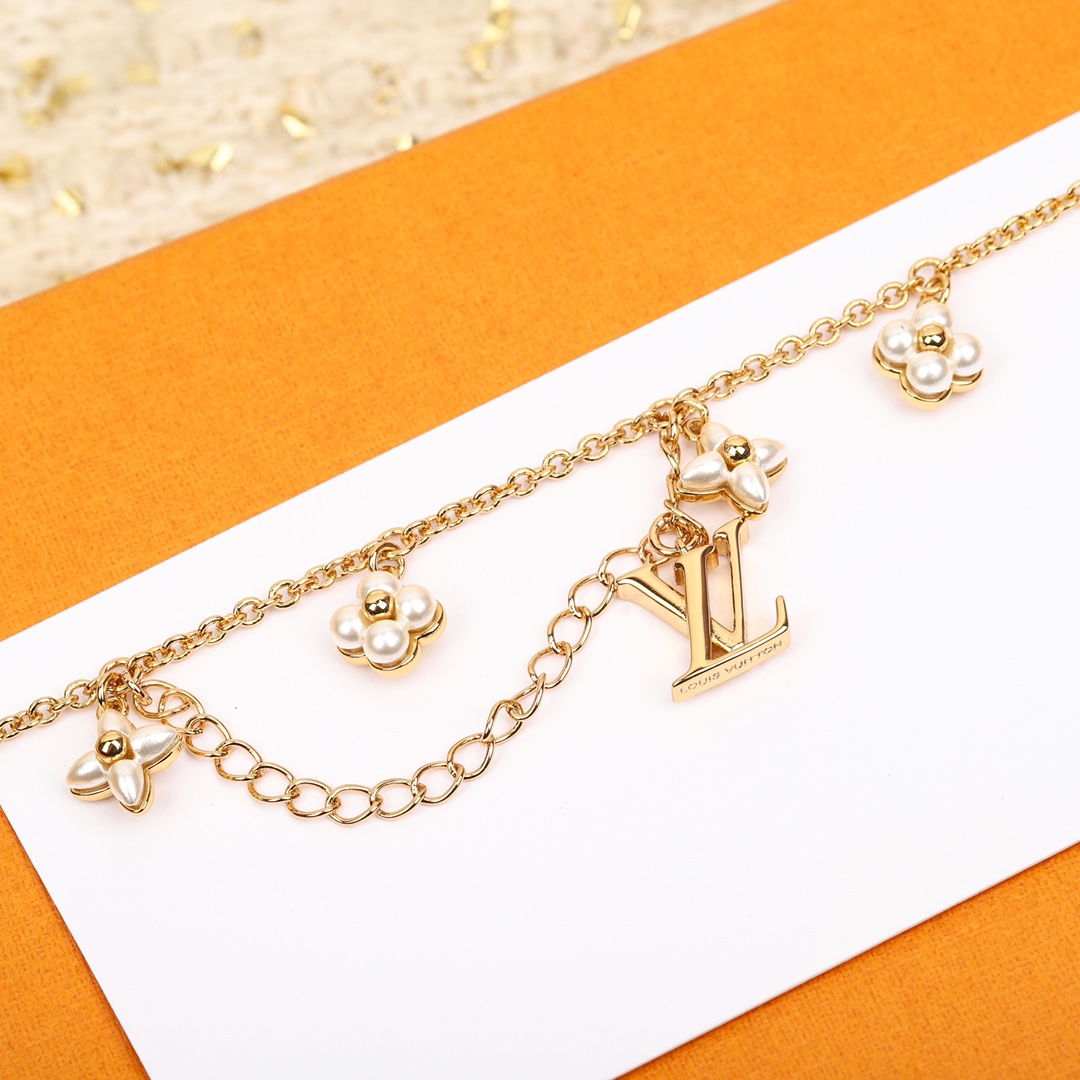 Louis Vuitton four leaf clover pearl bracelet