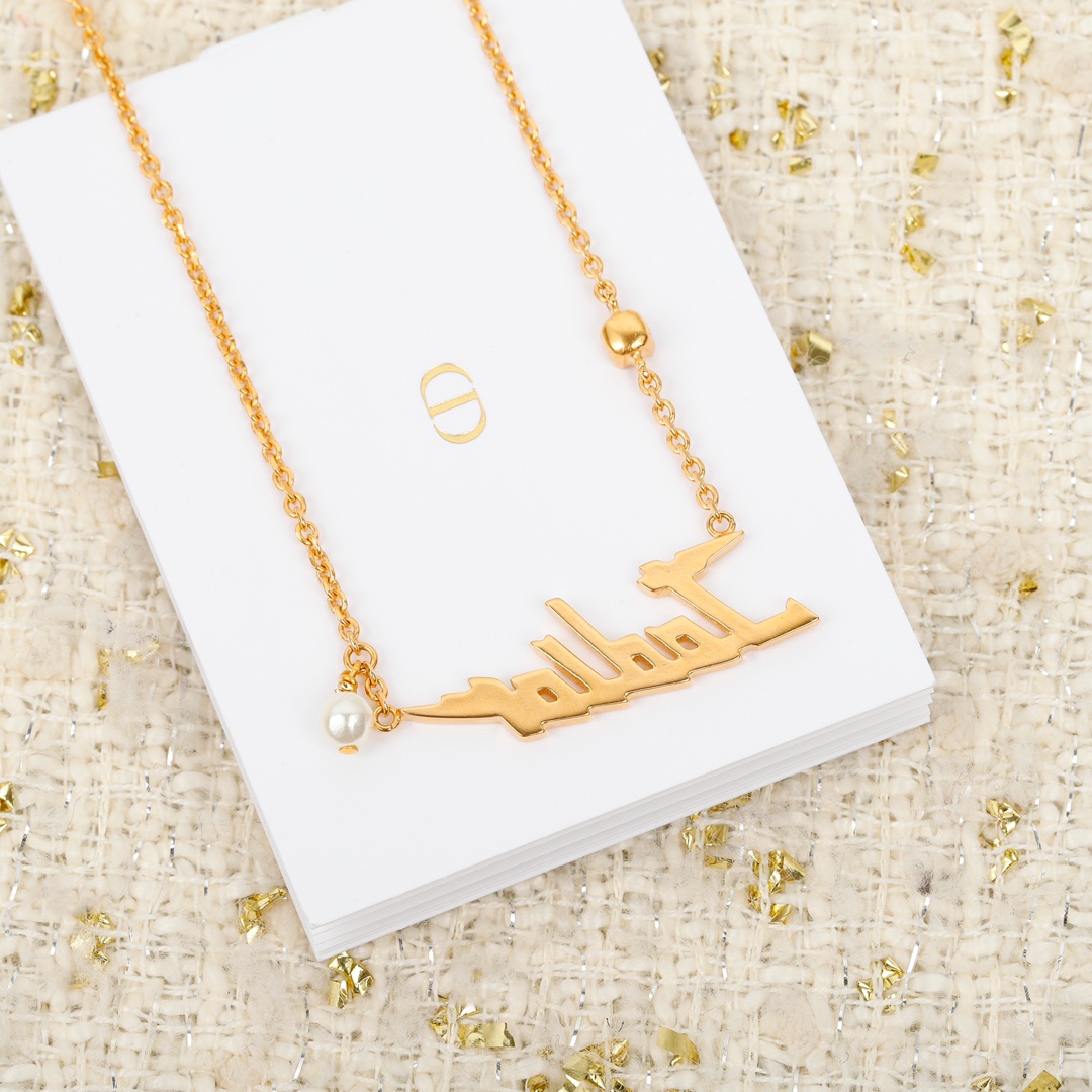 Dior pearl letter necklace