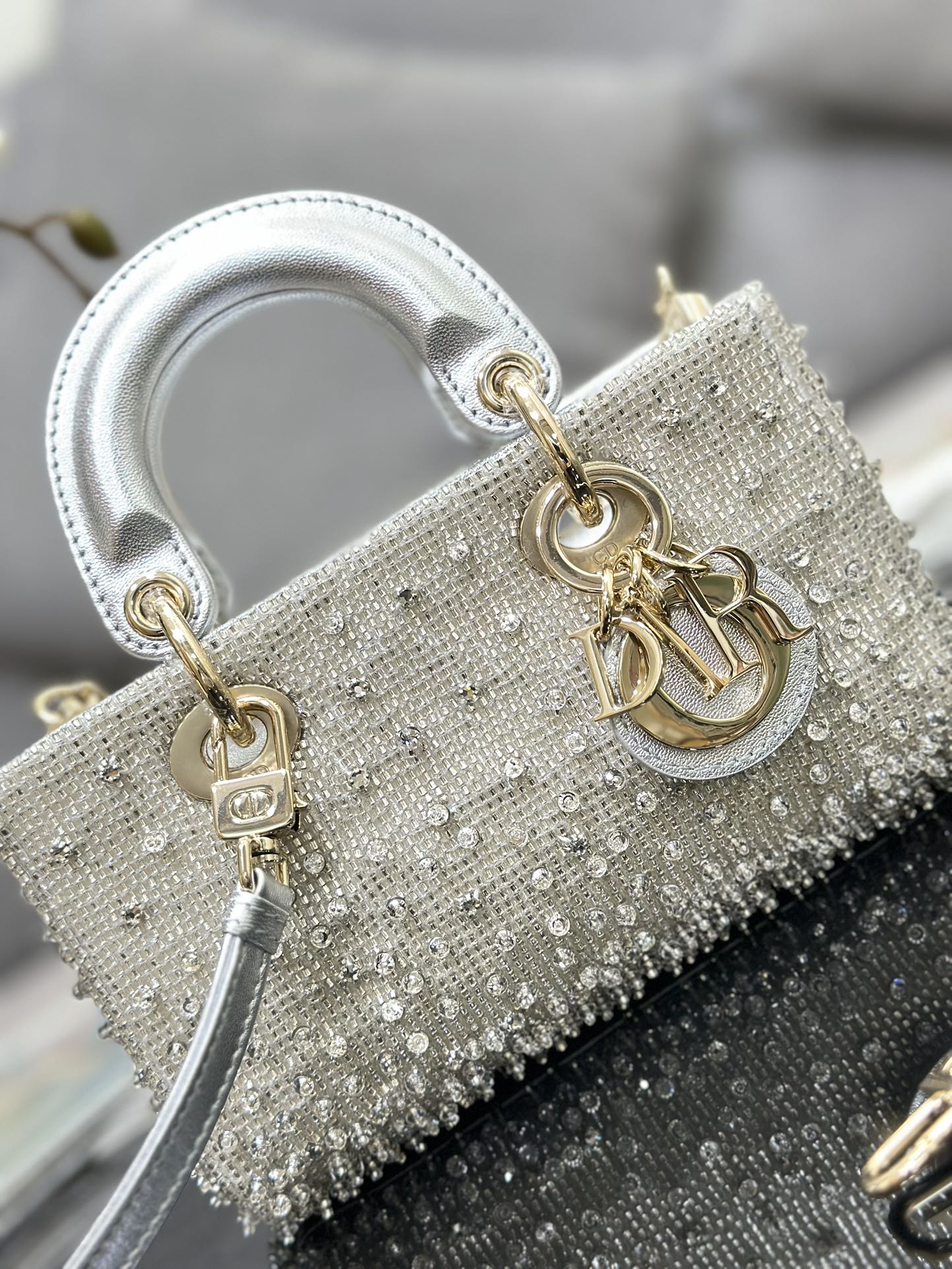 Dior Lady D-Joy Super Mini Embroidered Beads Lady Dior Bag S0910