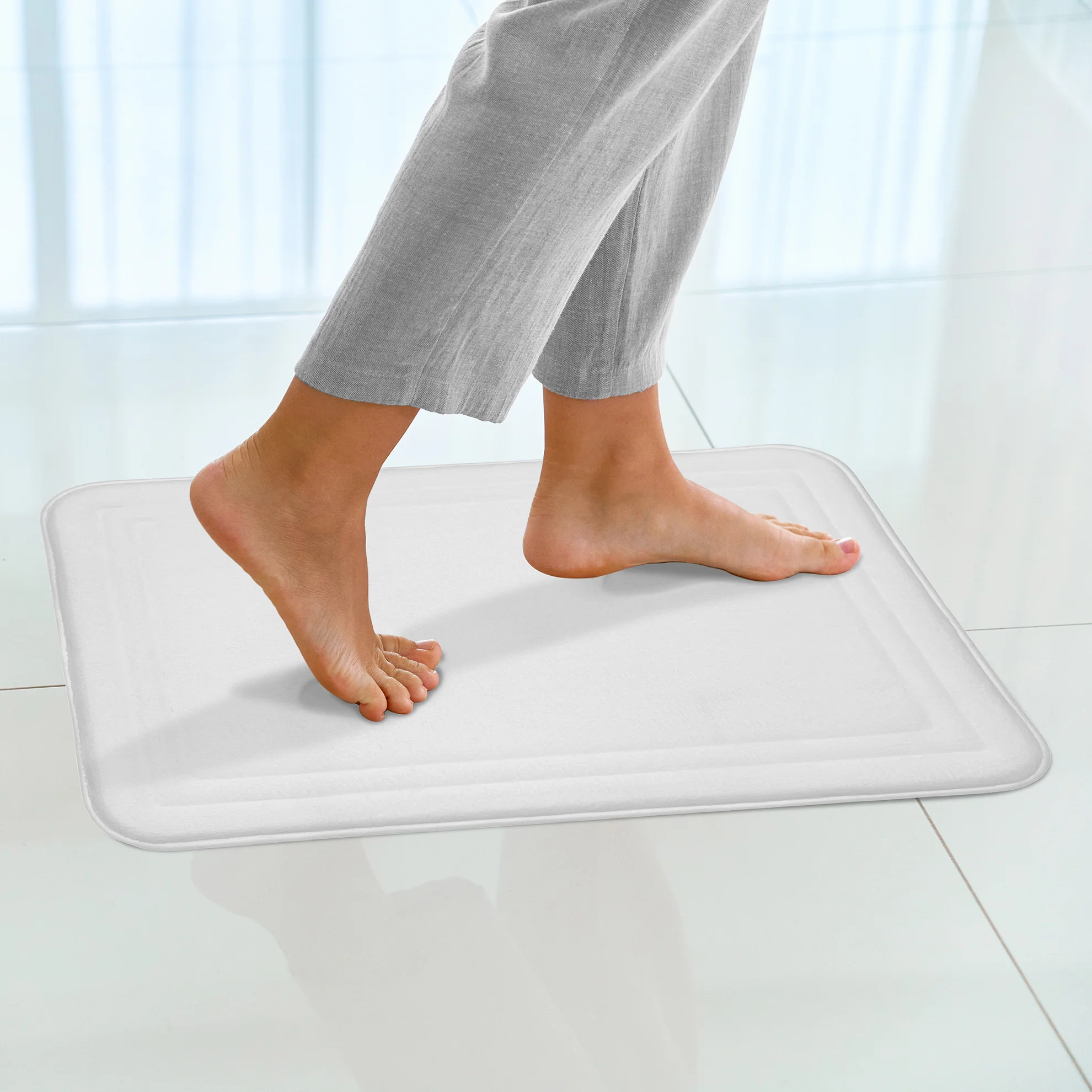 Elle Border Soft Non-Slip Memory Foam Bath Mat, 17x24 Inches
