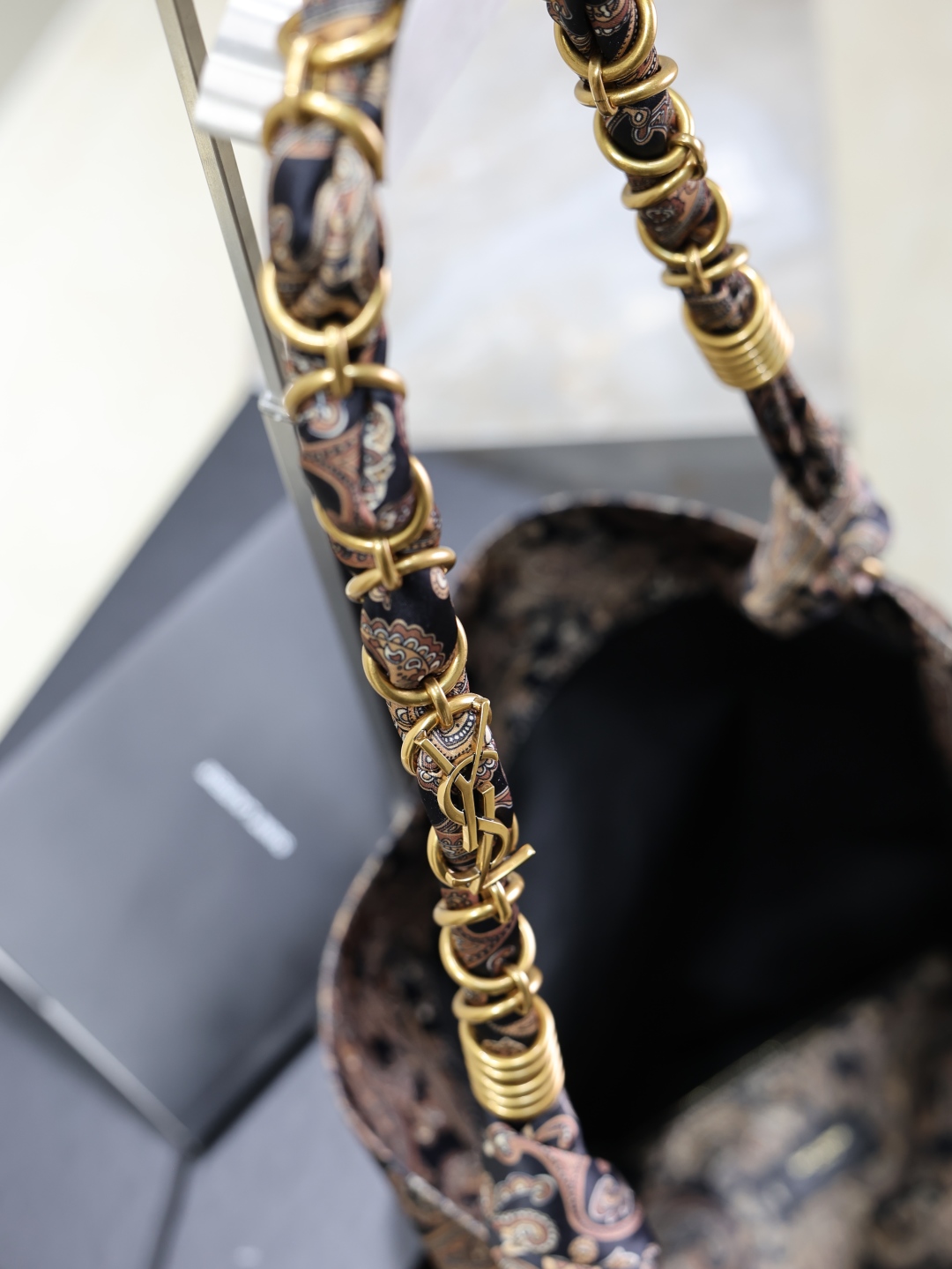 Yves Saint Laurent AMALIA·Jacquard Handbag 834750