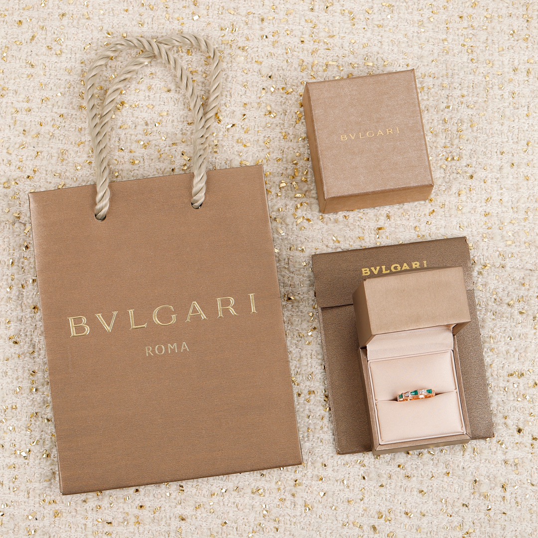 Bulgari Serpenti series mother-of-pearl diamond ring