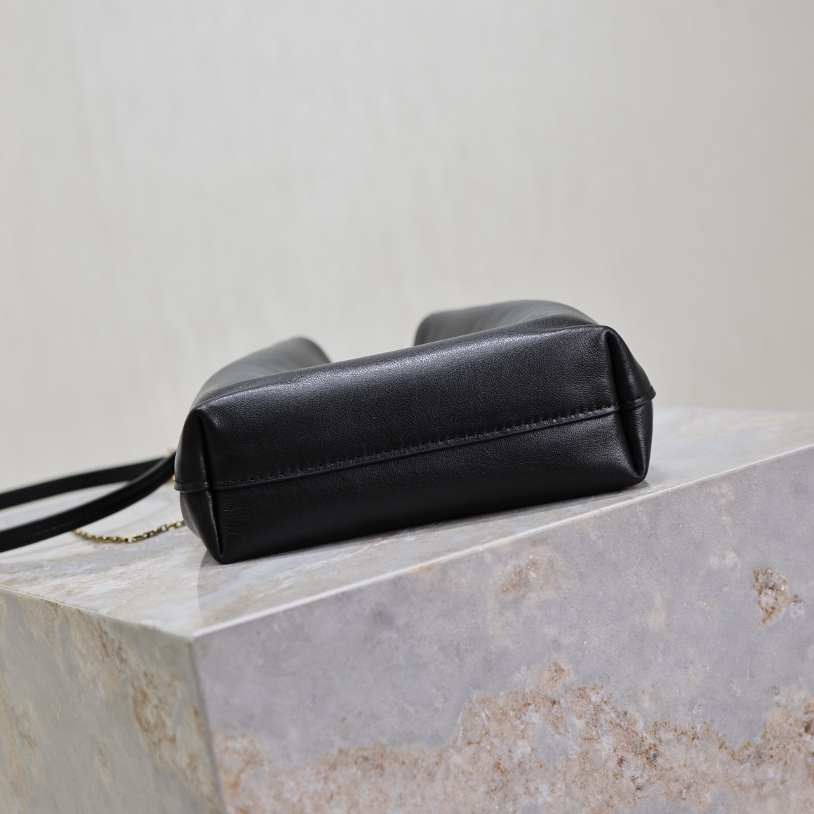 Yves Saint Laurent POCHON bucket bag 801070