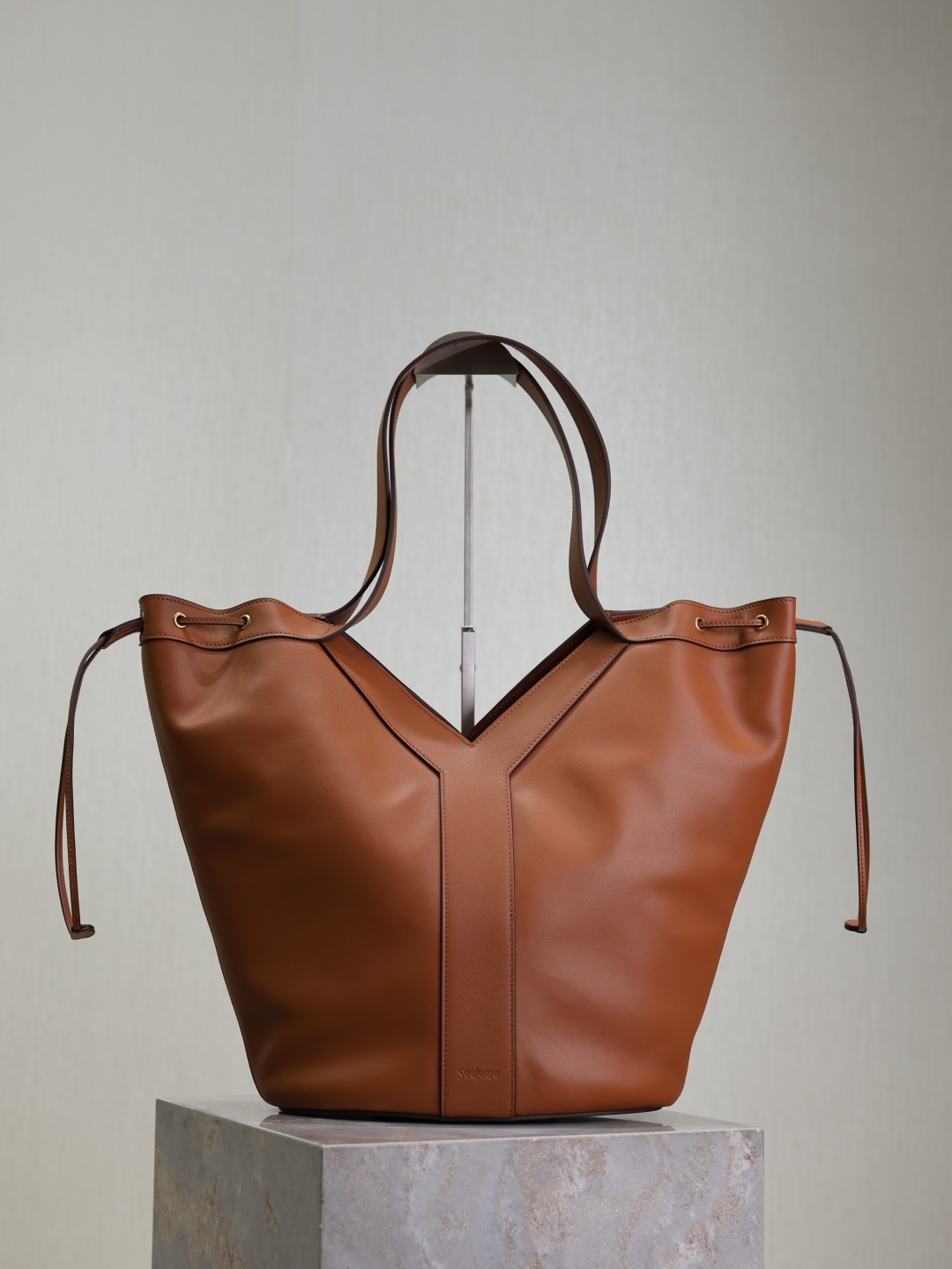 Yves Saint Laurent Leather HOBO Large Handbag 833160
