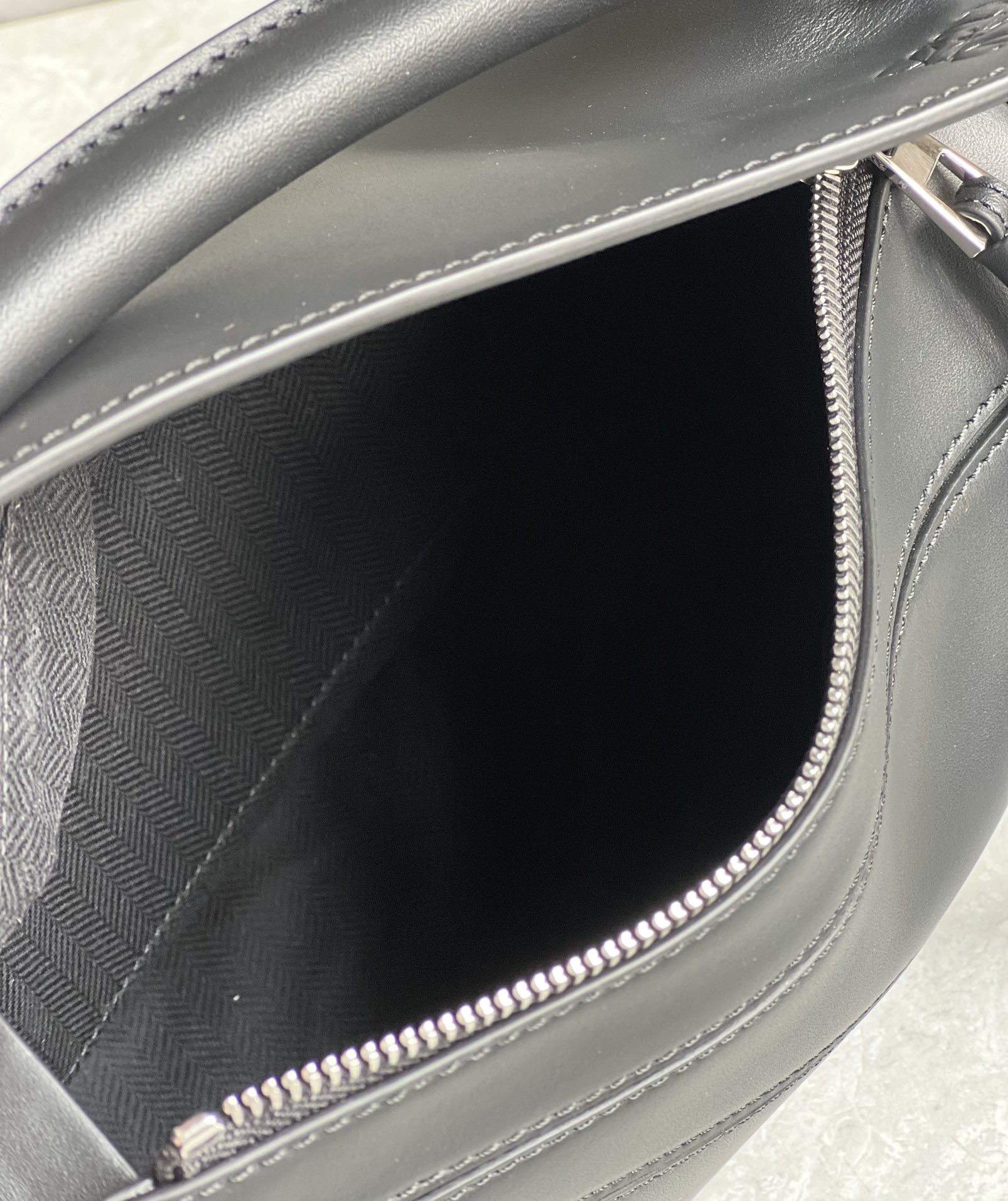 Loewe zzle embroidered shoulder strap bag 0189