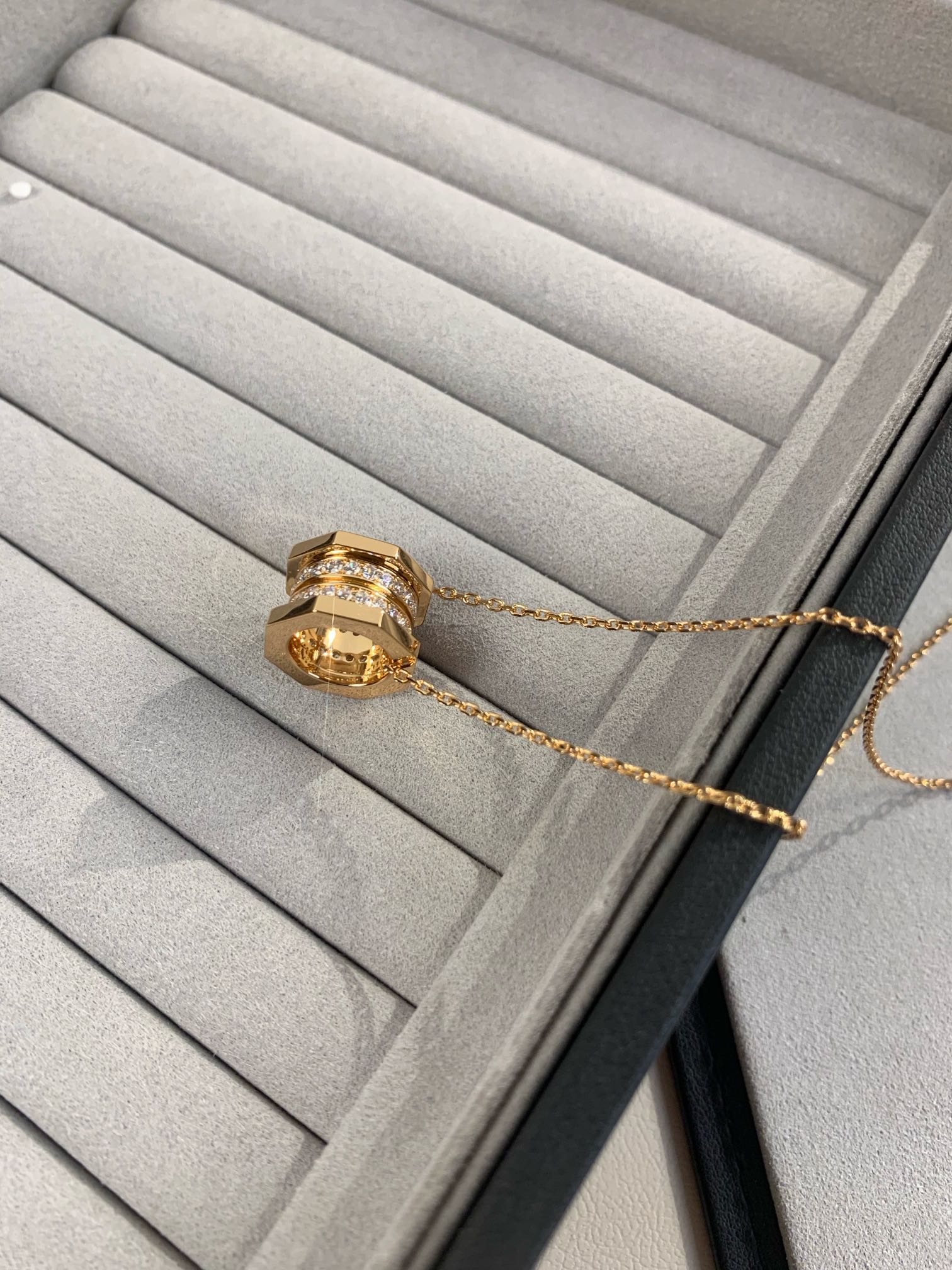 Cartier screw necklace