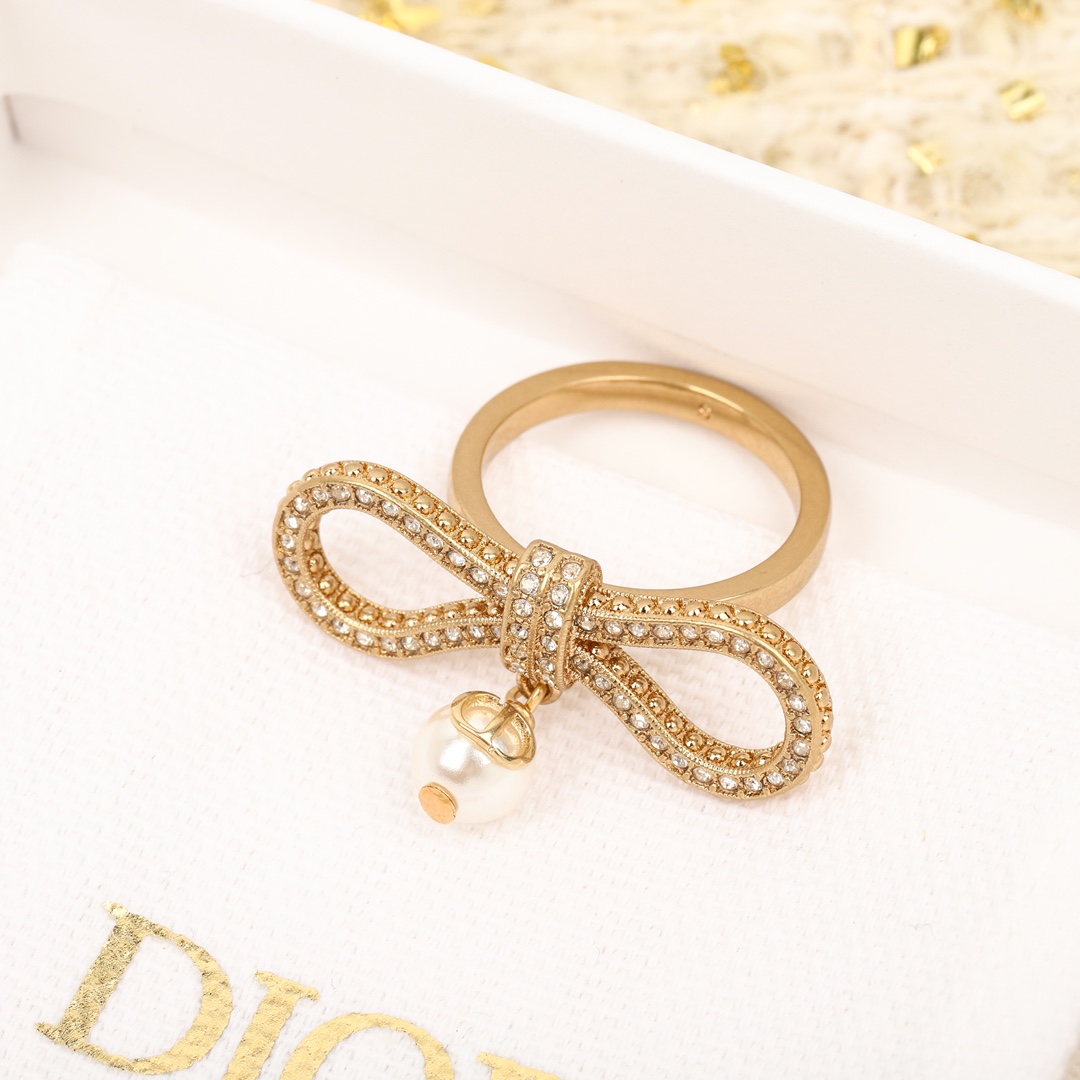 Dior Bow Pearl Ring