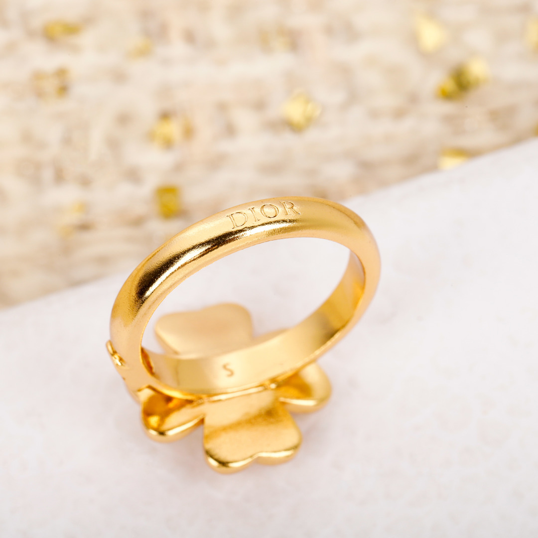 Dior four leaf clover ring