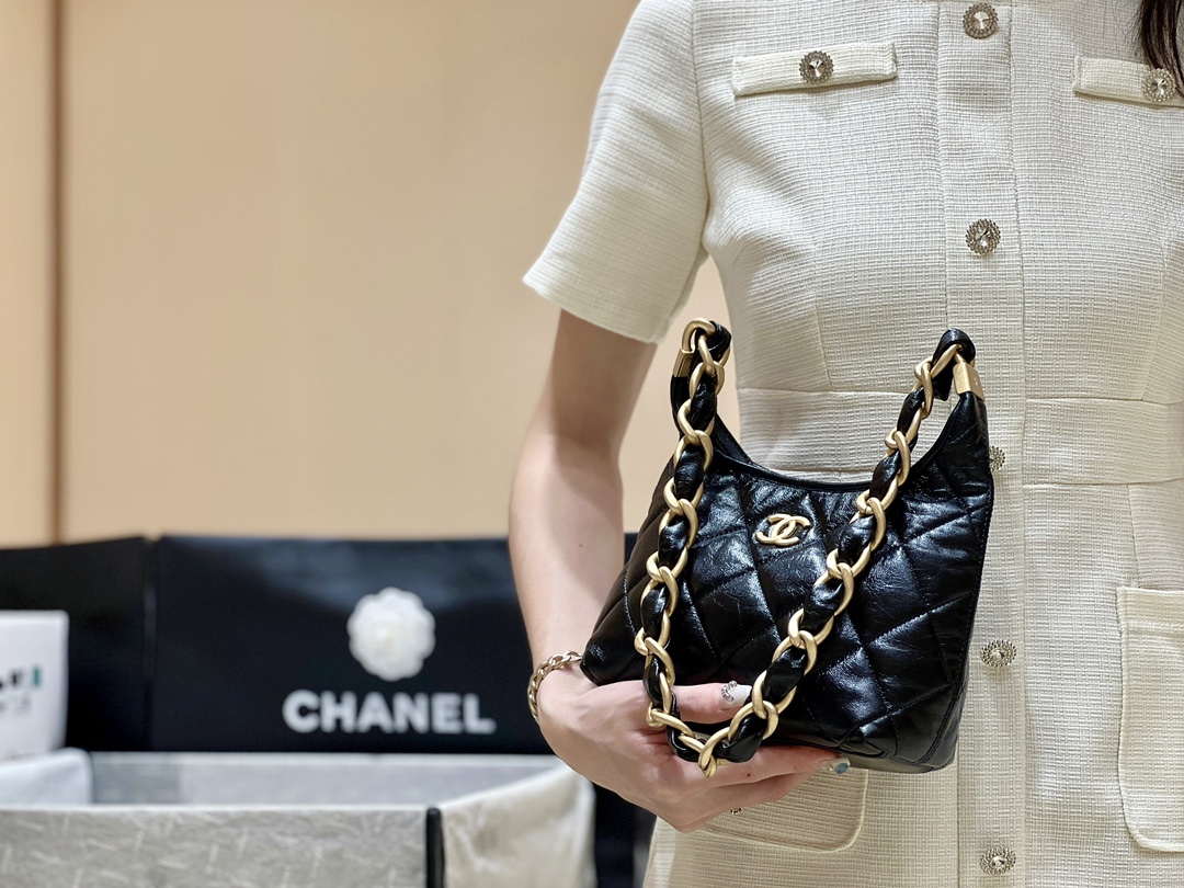Chanel 24A Haute Couture Hobo Bag AS4922