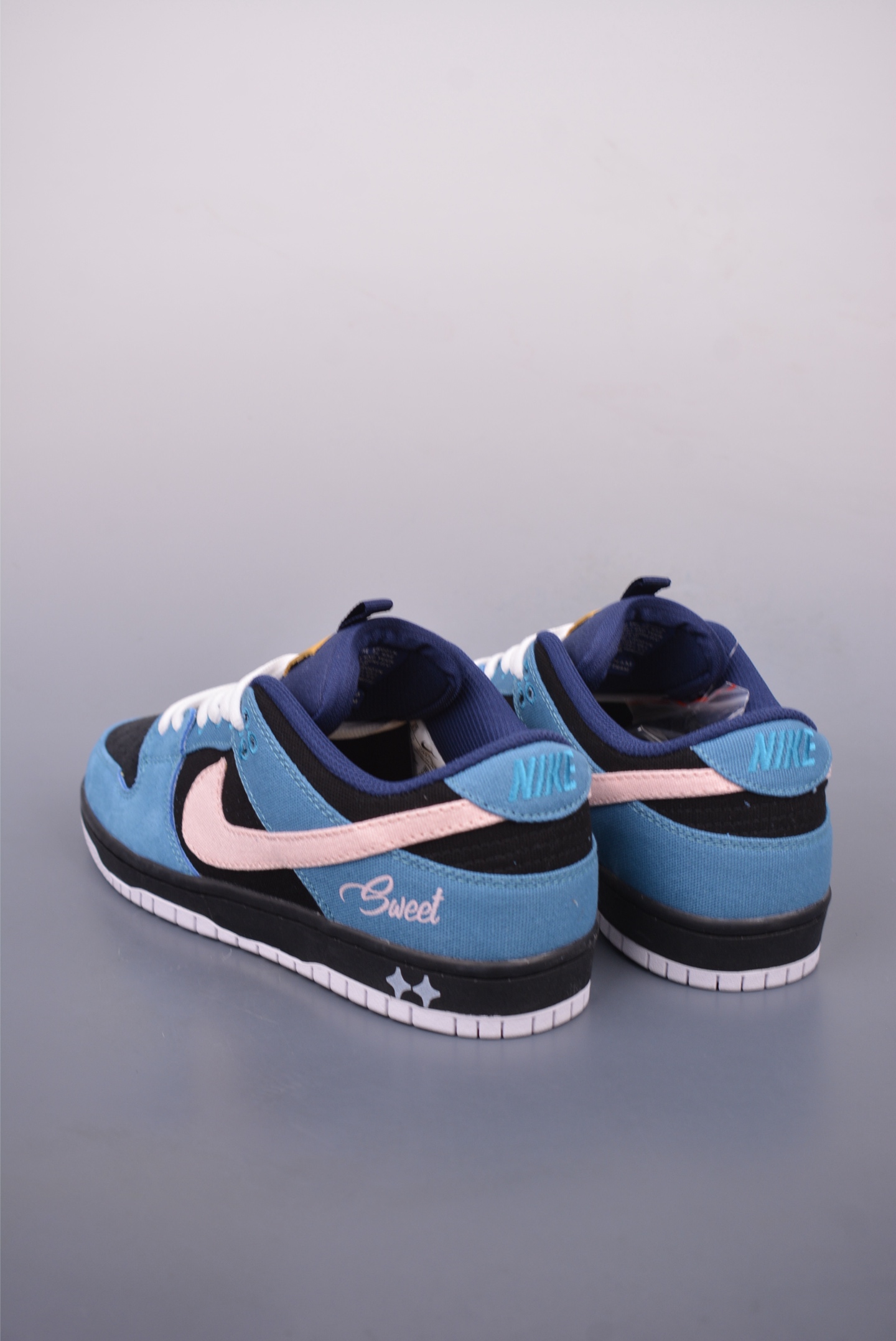 NIKE SB Dunk Low 