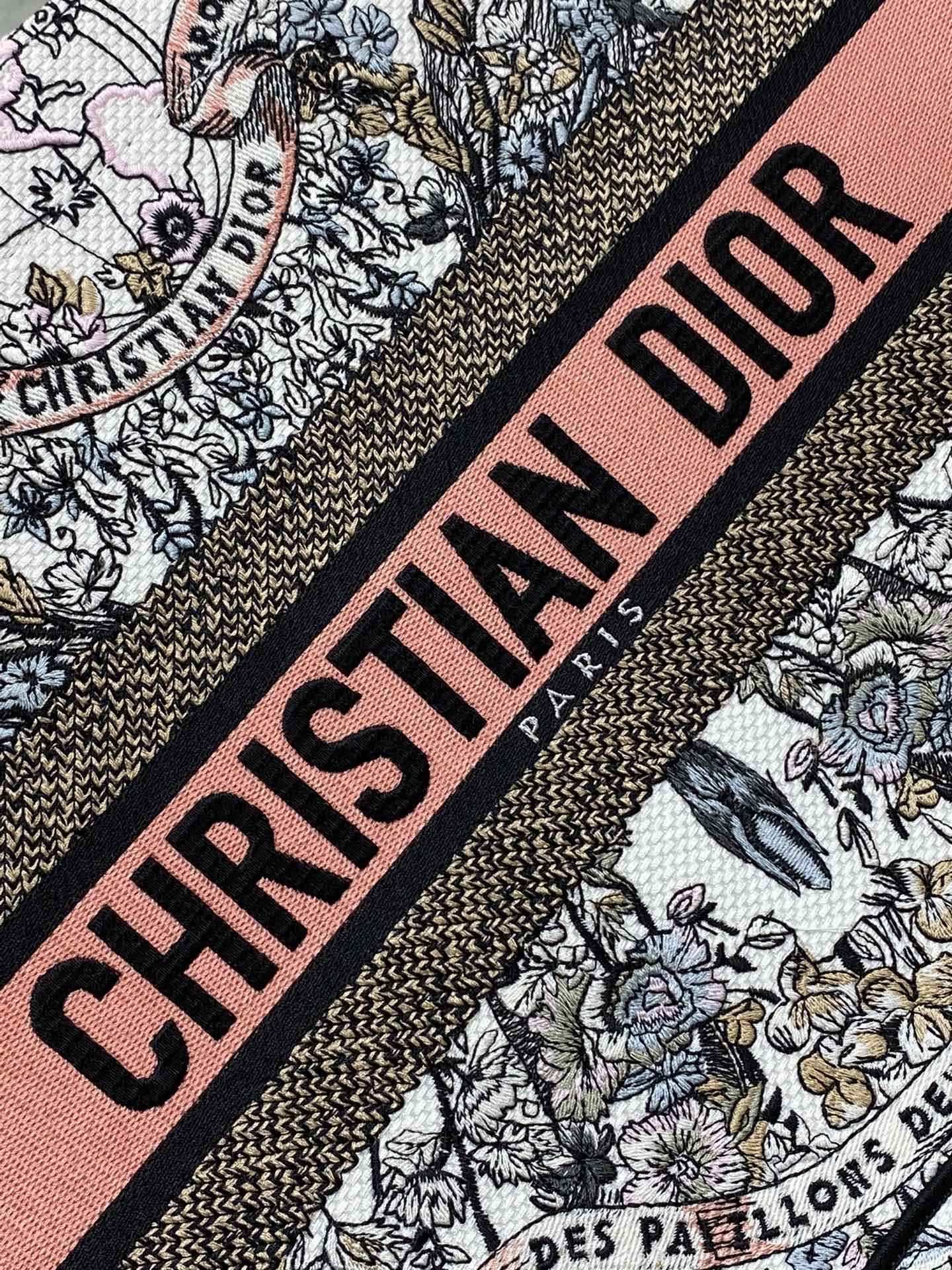 Dior embroidered tote bag medium