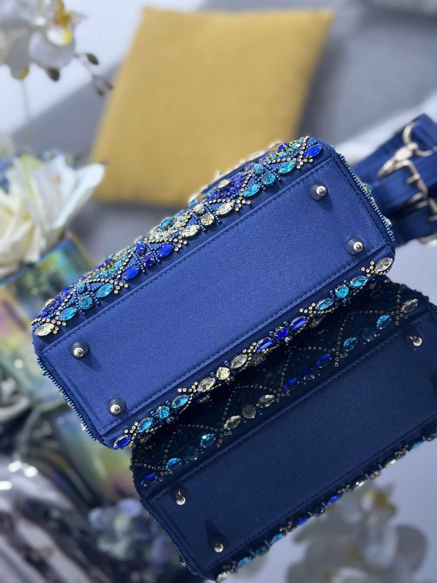 Dior Lady Dior four-grid embroidery blue diamond Lady Dior bag M0538