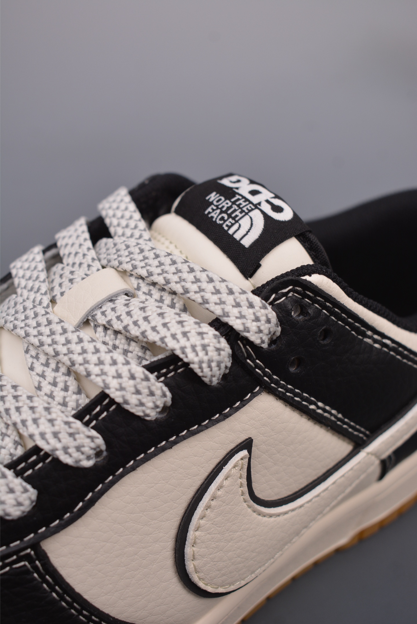 The North Face x Nike SB Dunk Low The North Face black, beige and white XX3168-119