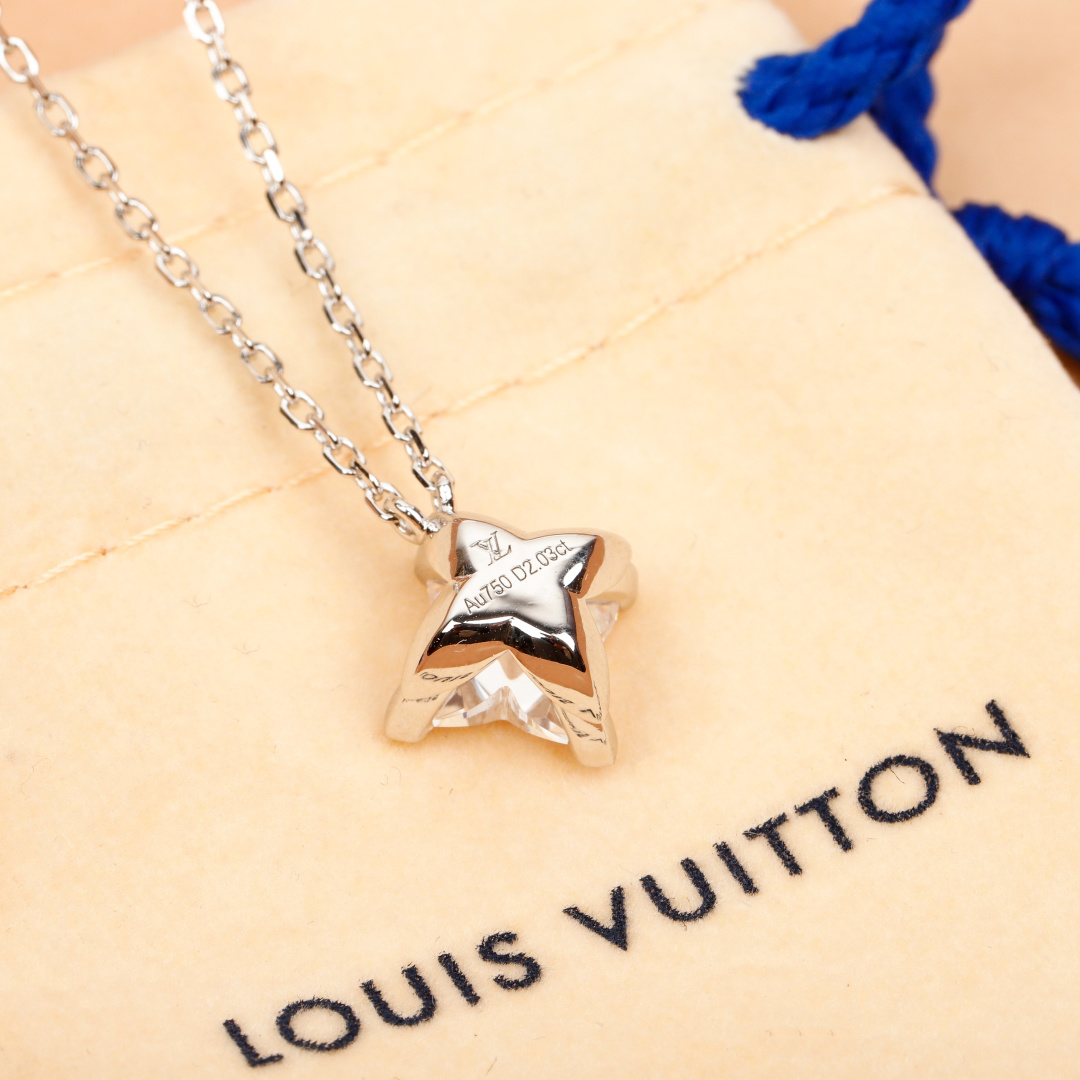 Louis Vuitton star necklace
