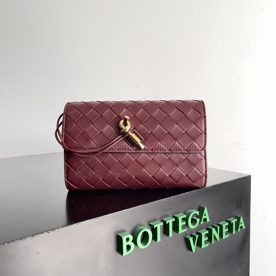 Bottega Veneta Andiamo Clutch Wallet 741504