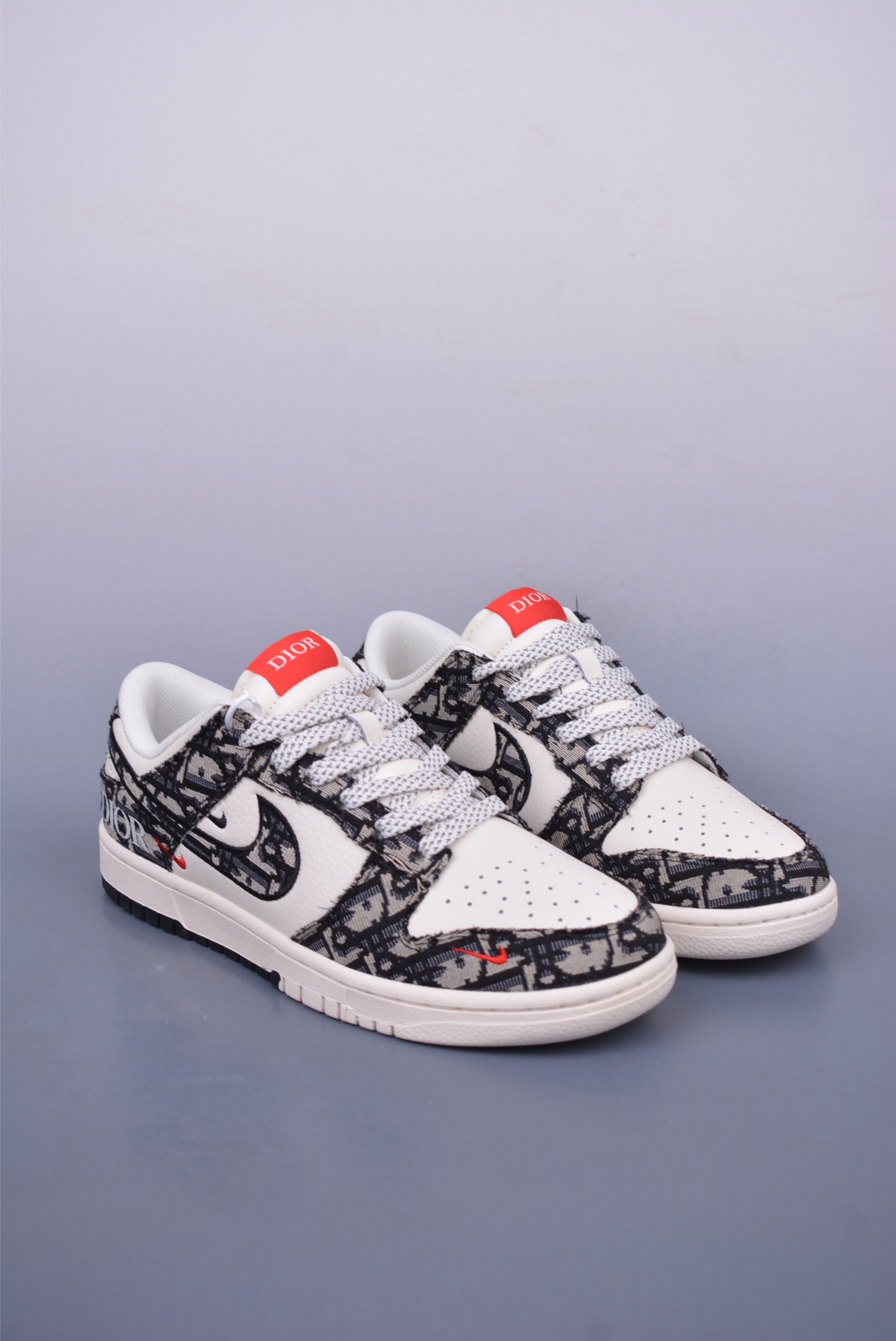 Dior x Nike SB Dunk Low Low-top Sneakers Black and White Print SJ2558-015