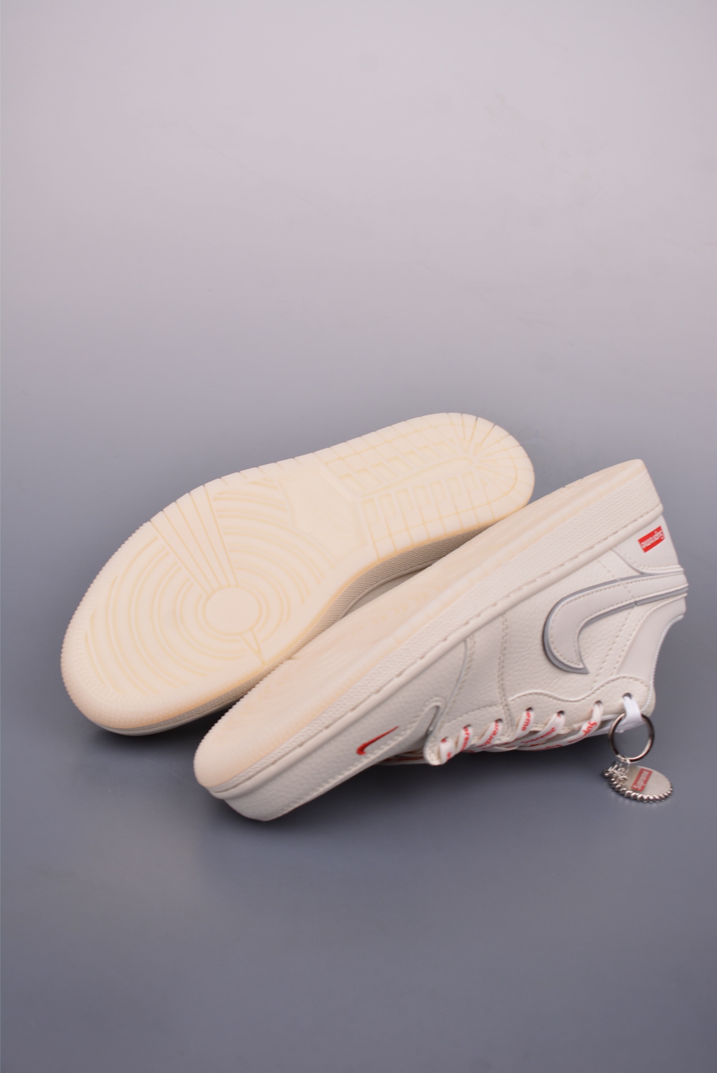 Supreme x Nike Jordan Air Jordan 1 