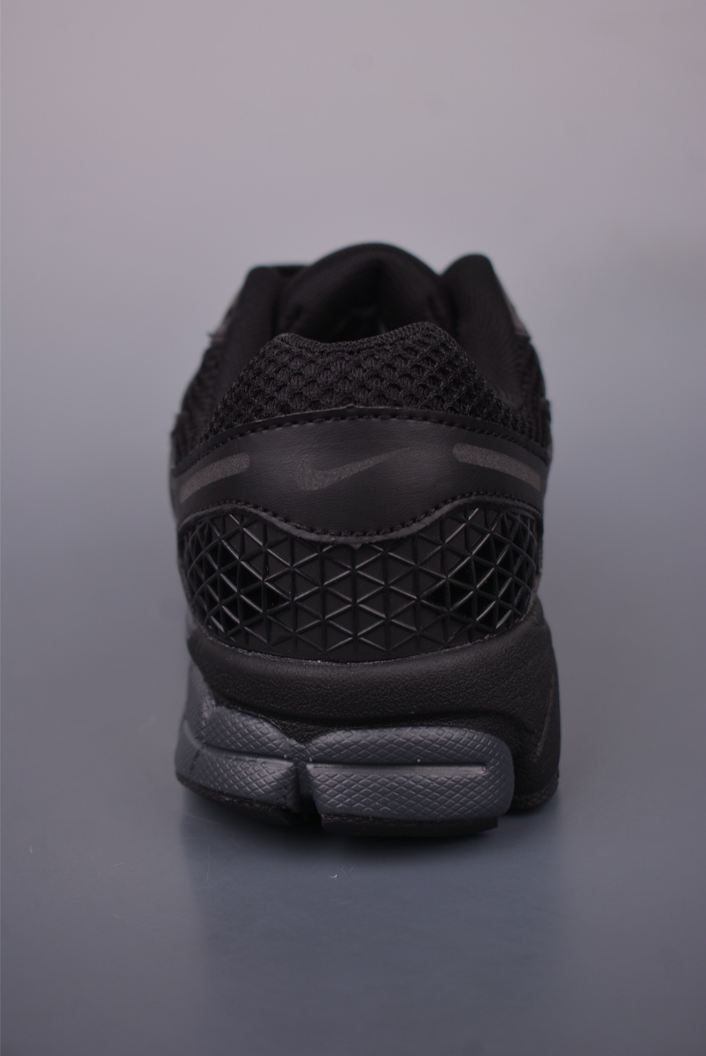 NIKE ZOOM Vomero 5 SP 
