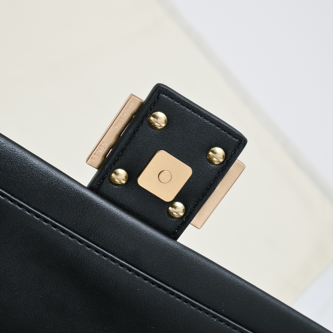FENDI BAGUETTE handbag 6809