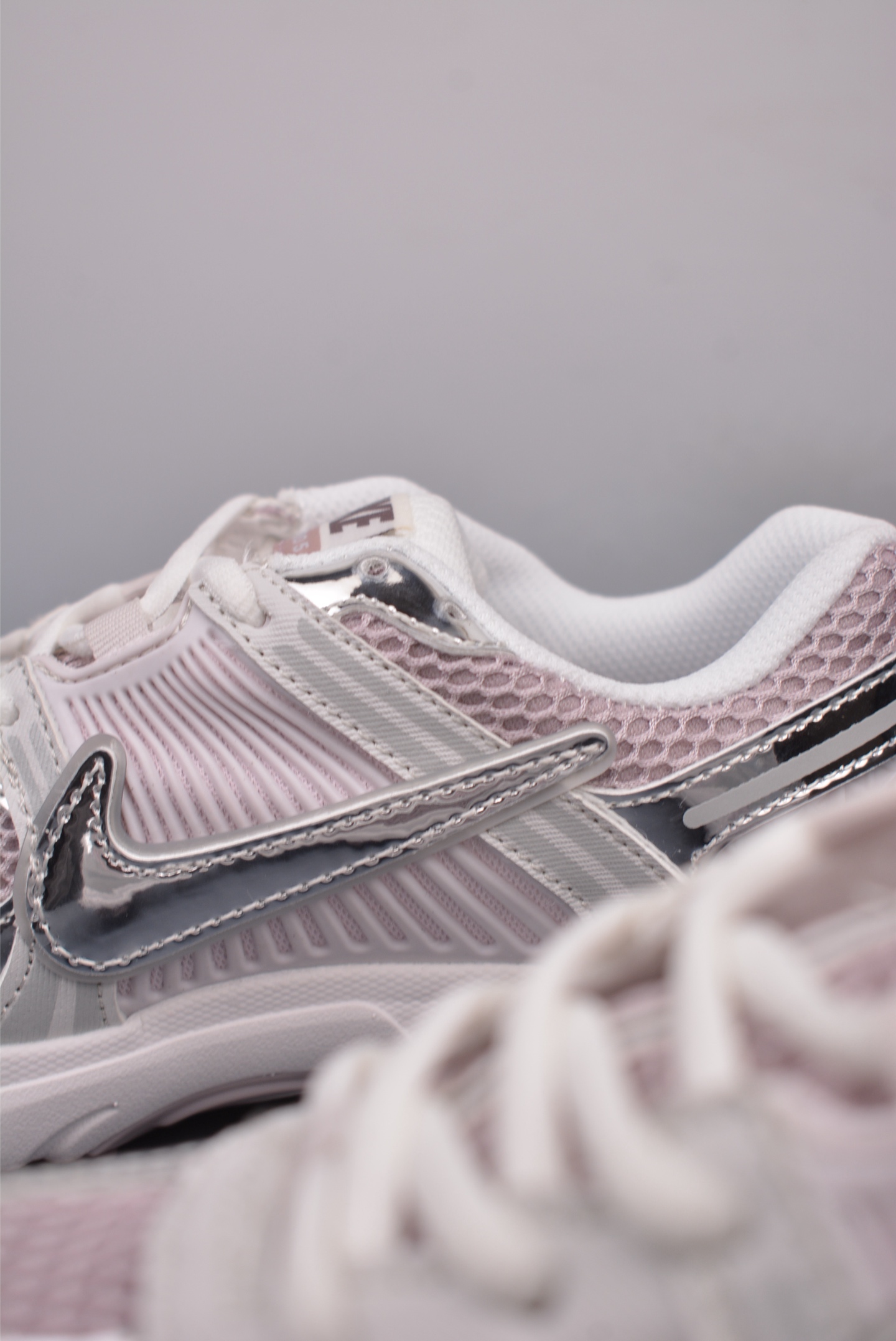 NIKE ZOOM Vomero 5 SP Retro Trend Silver Gray Pink