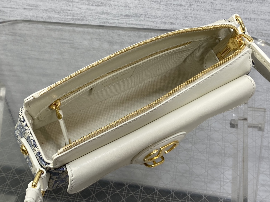 Dior 30Montaigne Poet Handbag