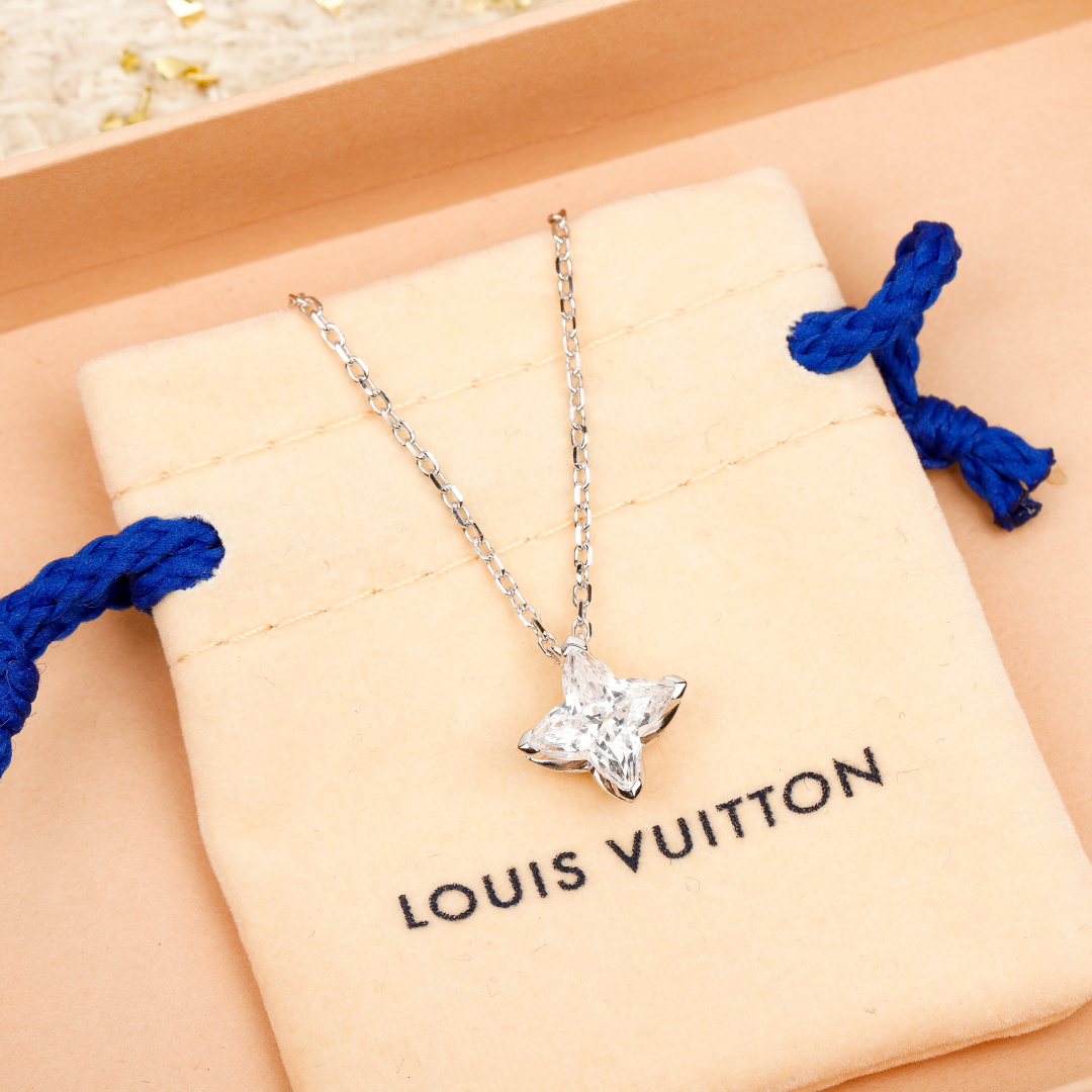 Louis Vuitton star necklace