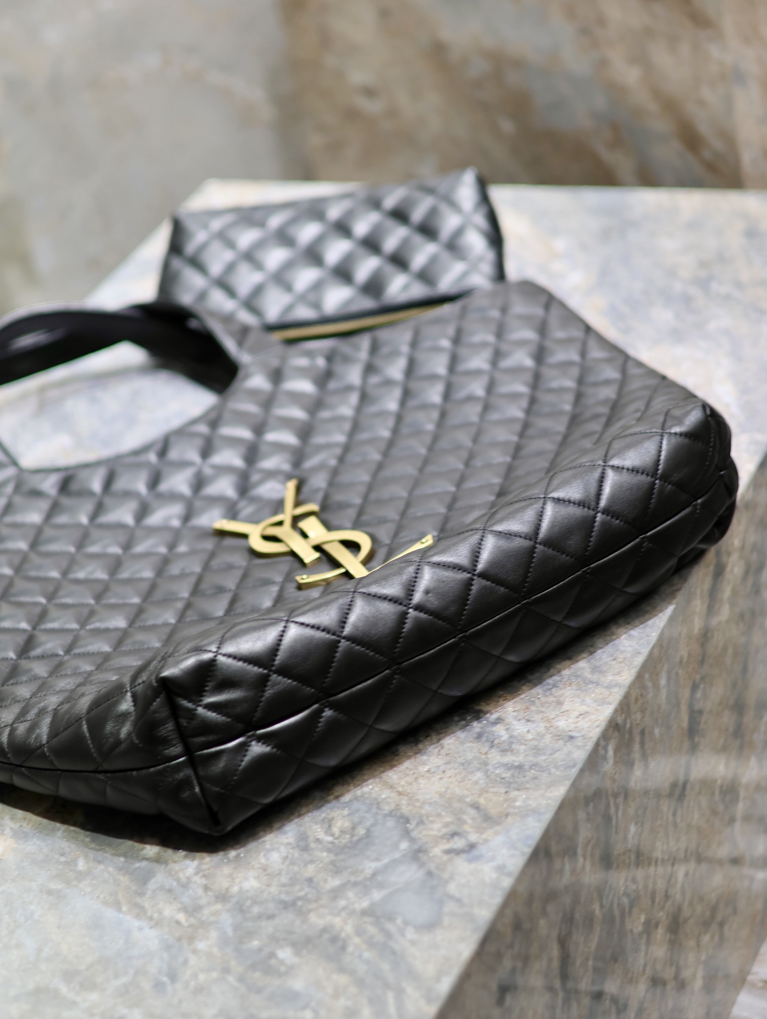 Yves Saint Laurent ICARE bag 698651