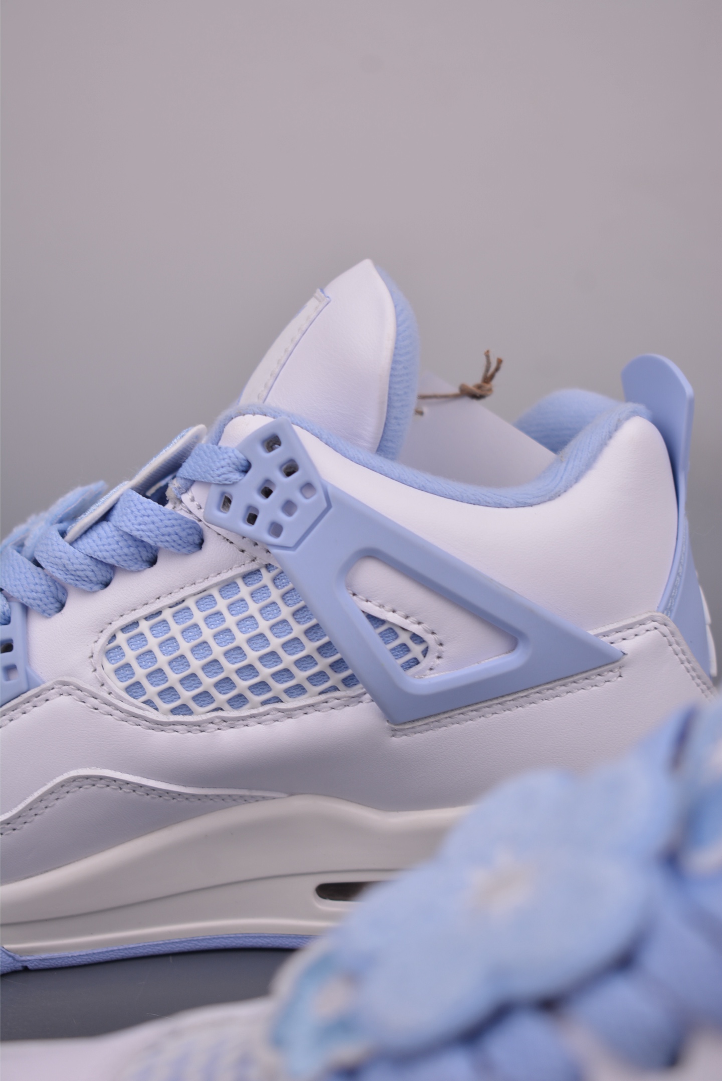 Air Jordan 4 Retro HV0823-100