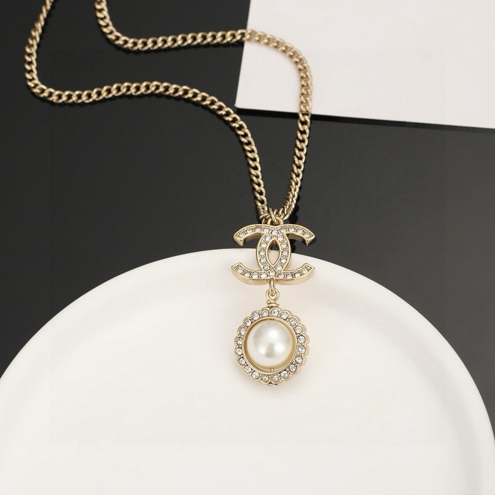 Chanel pearl and diamond necklace