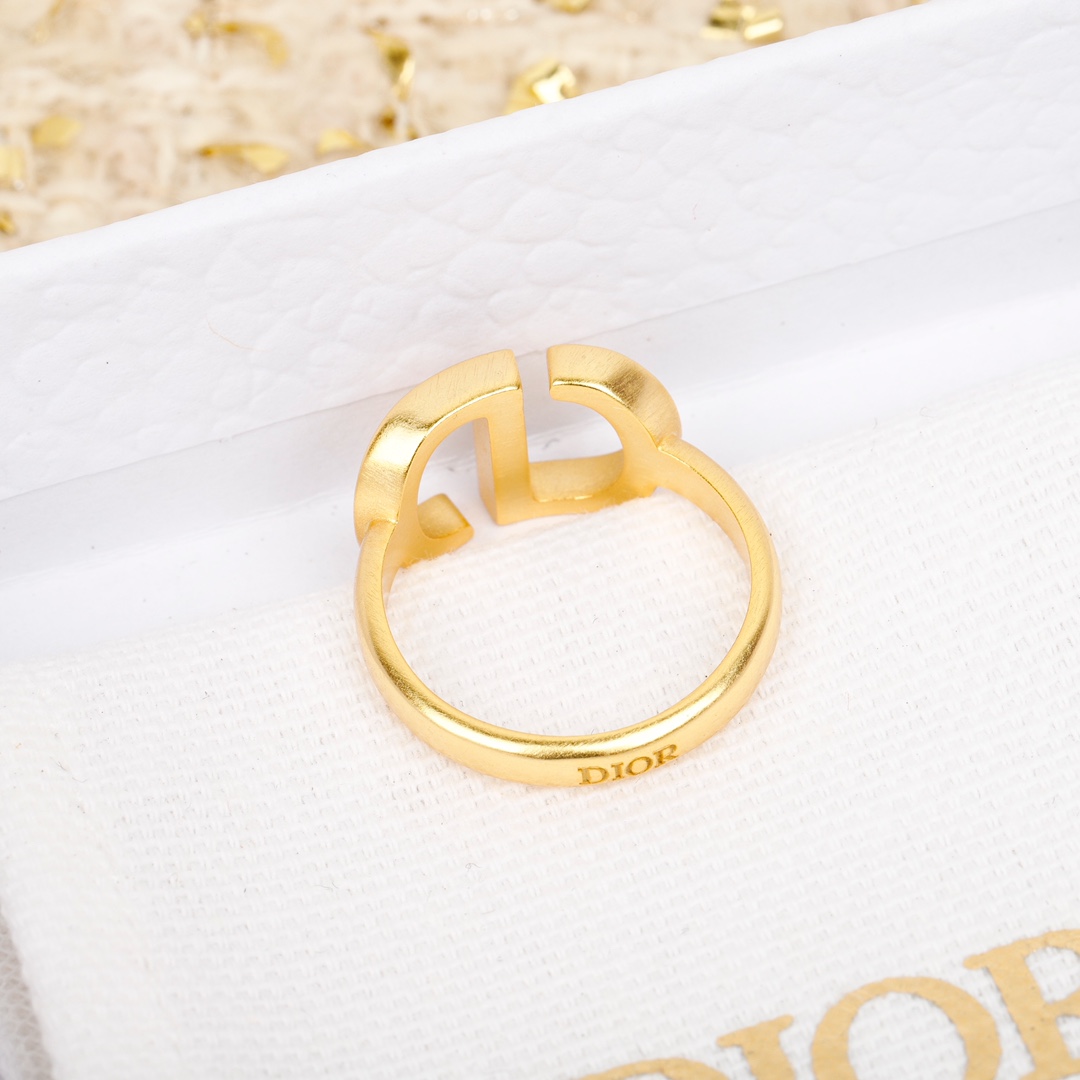 Dior CD letter ring