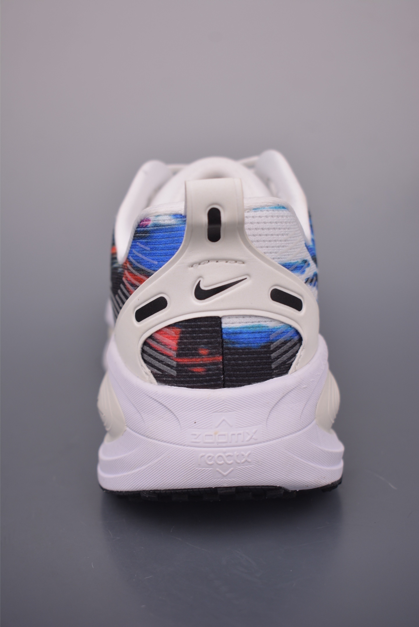 Nike Air Zoom Vomero 18 SE 