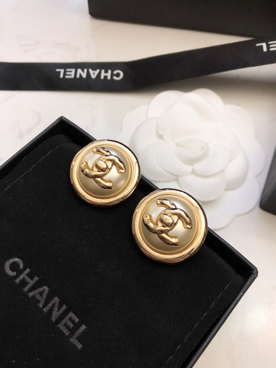 CHAN 24 light gold double C earrings