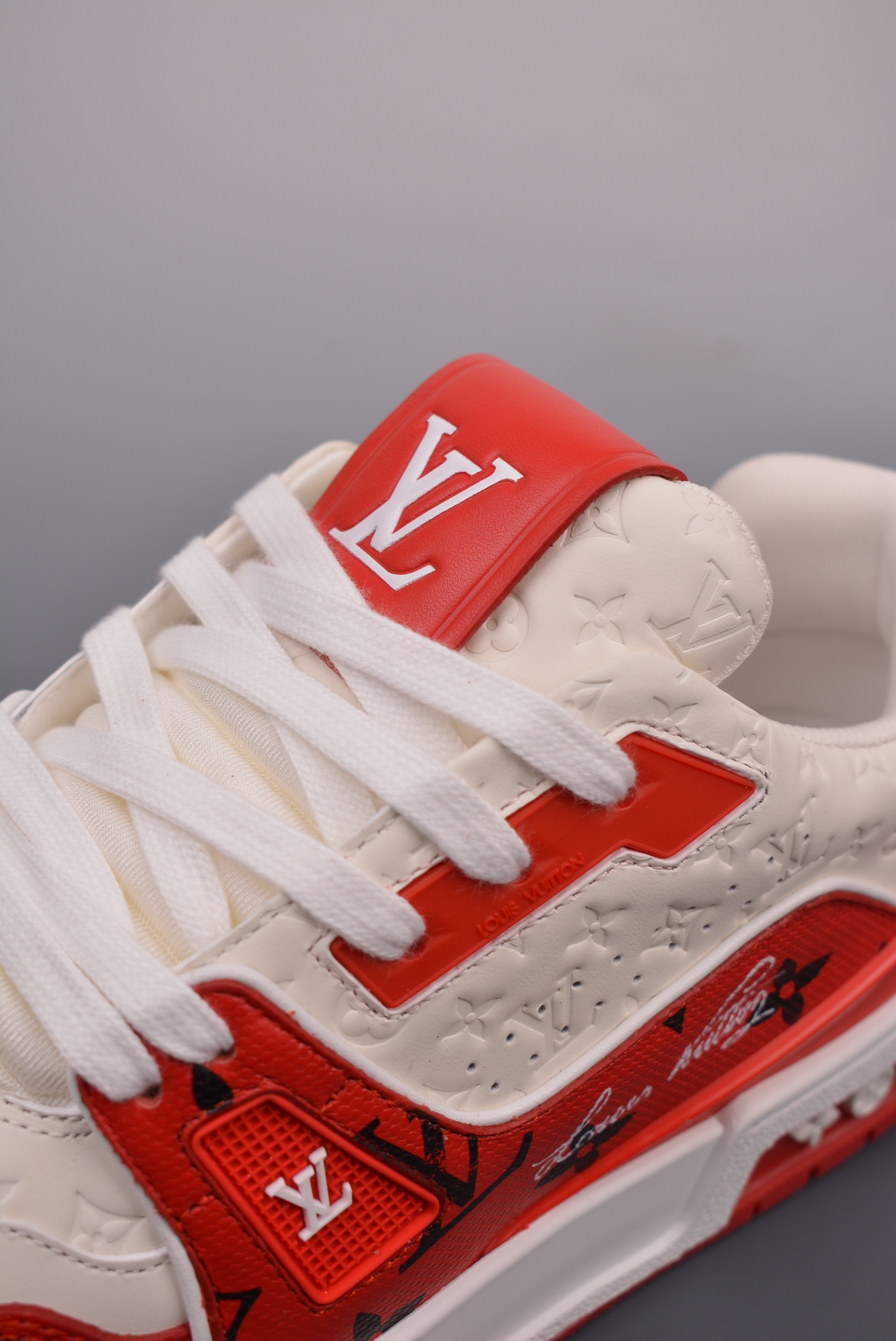 Louis Vuitton Trainer Sneaker Low Red and White Signature Edition 1ABOJX
