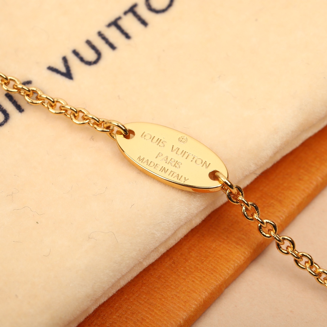 Louis Vuitton Pink Diamond Four-Leaf Clover Necklace