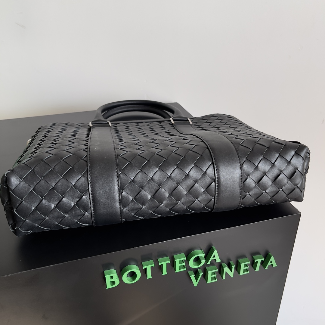 Bottega Veneta Men's Briefcase 690702